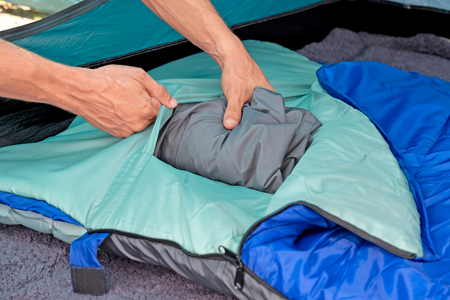 2-in-1 Schlafsack Wanderlite™ mit integrierbarer, aufblasbarer Isomatte 203 x 75 x 9 cm 2-in-1 Schlafsack Wanderlite™ mit integrierbarer, aufblasbarer Isomatte 203 x 75 x 9 cm