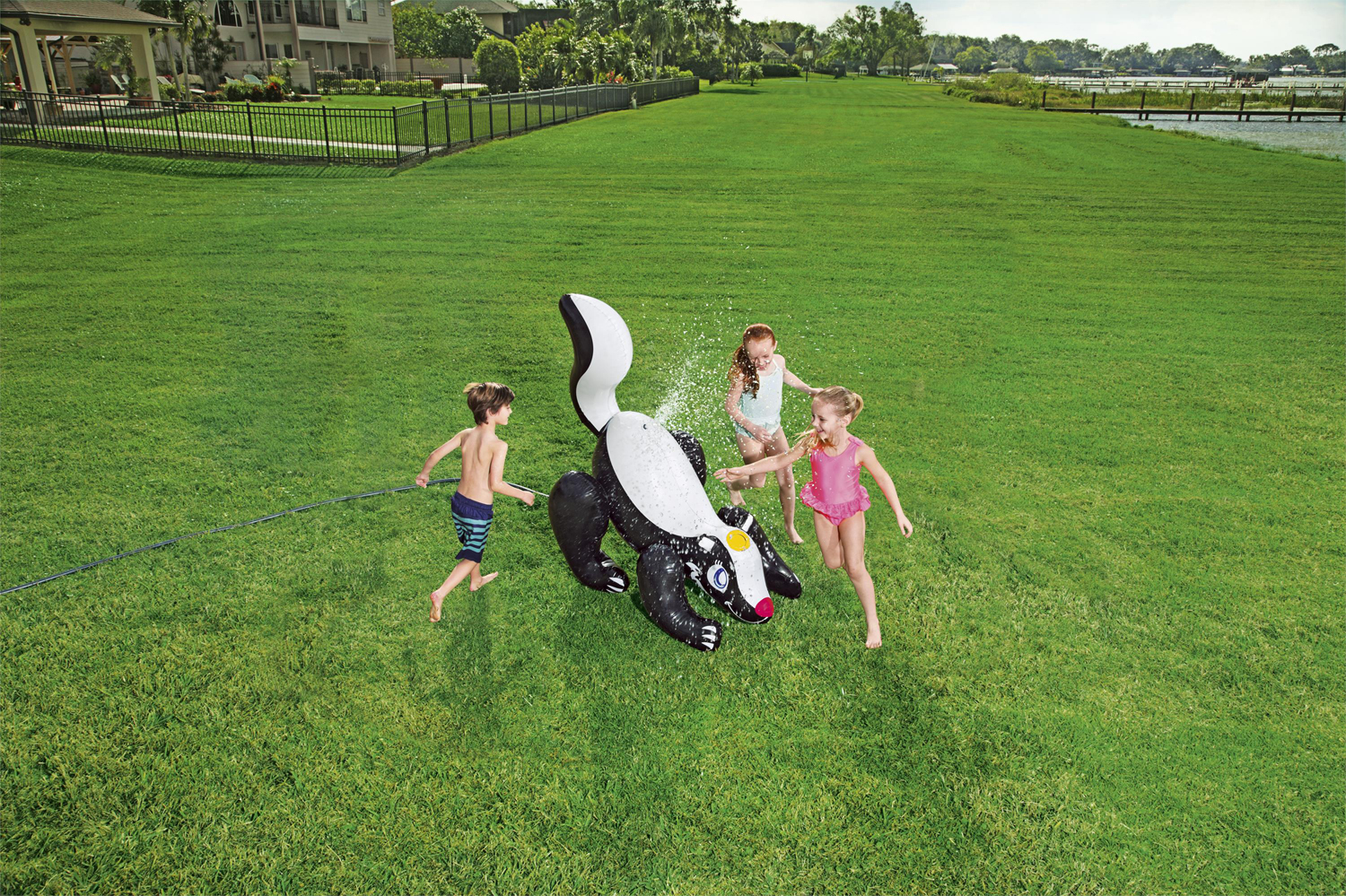 Wassersprinkler "Stinktier" 119 x 81 x 137 cm