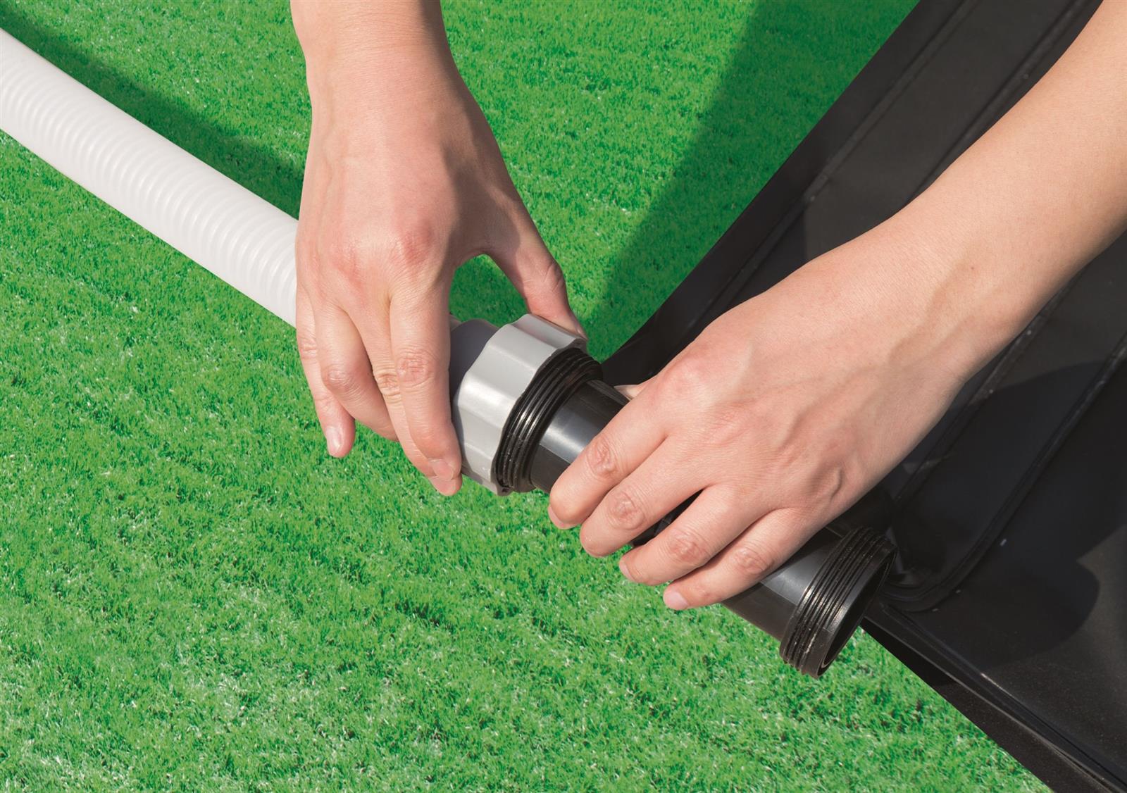 Flowclear™ 43" x 67"/1.10m x 1.71m Clean Sun Powered Pool Pad