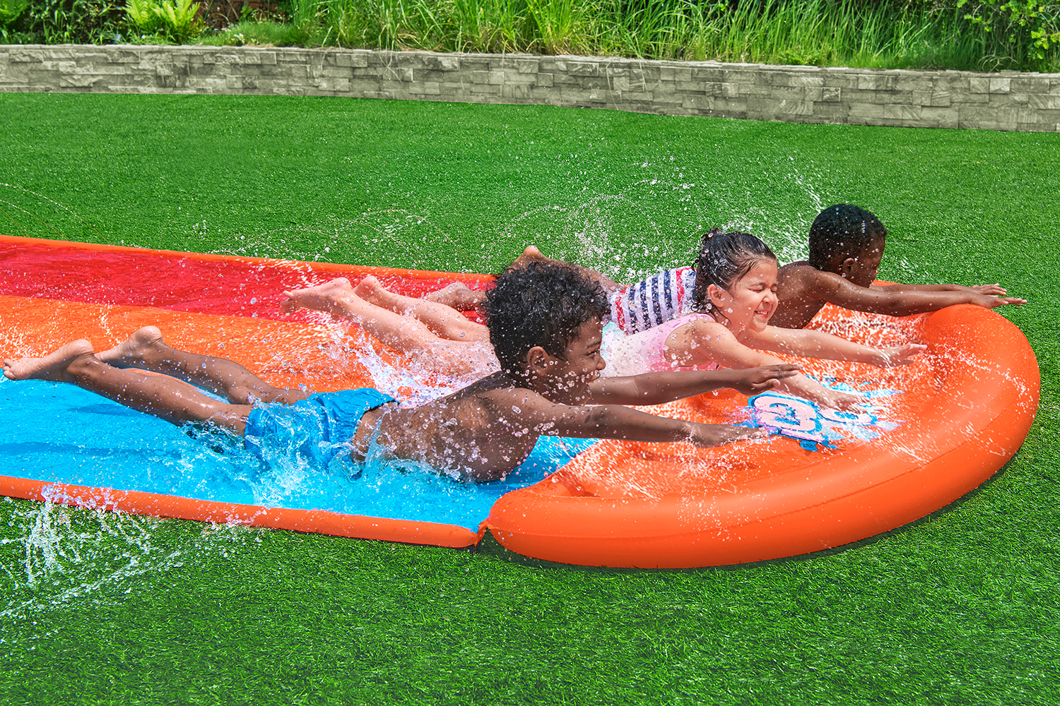 H2OGO!® 3-Personen-Wasserrutsche Tsunami Splash Ramp™ 472 x 207,5 x 30,5 cm H2OGO!® 3-Personen-Wasserrutsche Tsunami Splash Ramp™ 472 x 207,5 x 30,5 cm