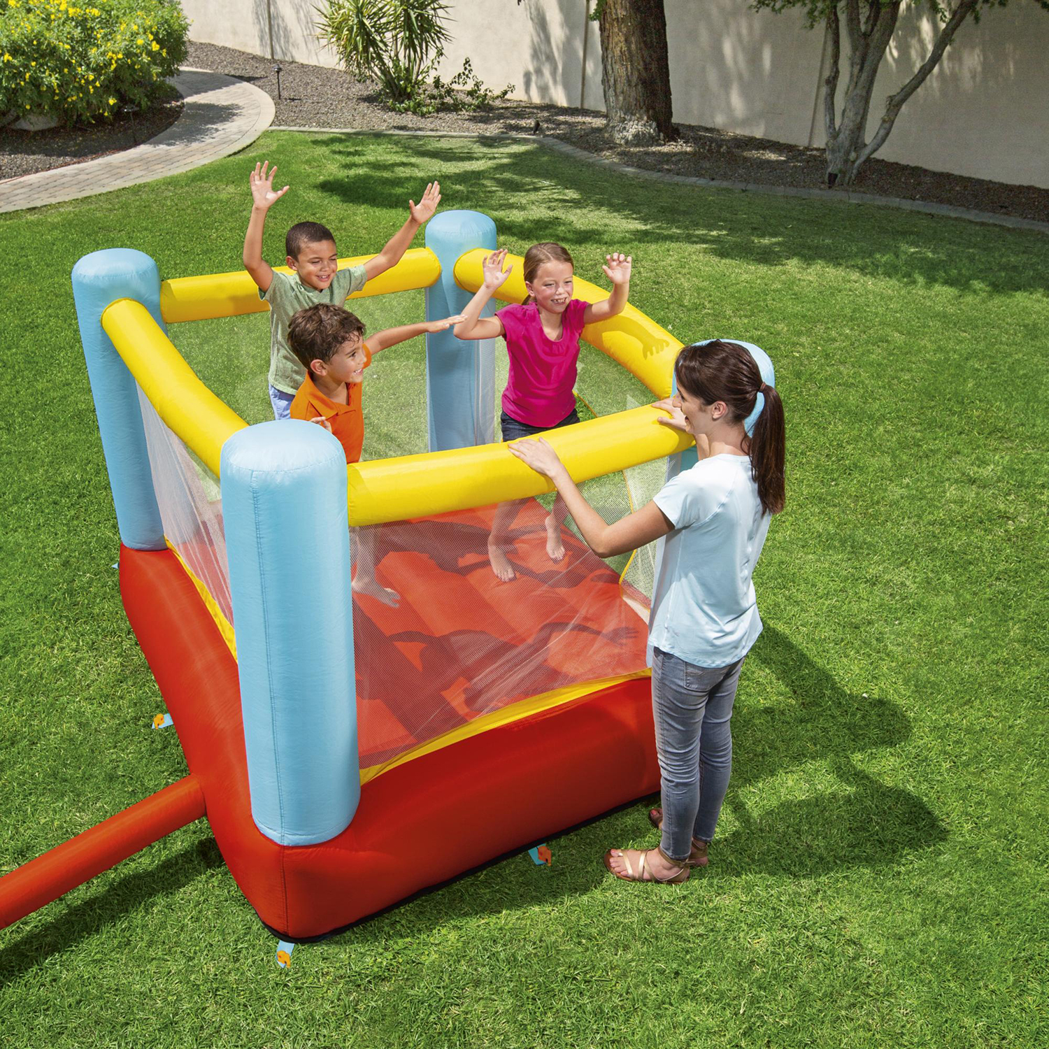 Fisher-Price® 6'7" x 5'7" x 5'/2.00m x 1.70m x 1.52m Bouncetacular Bouncer