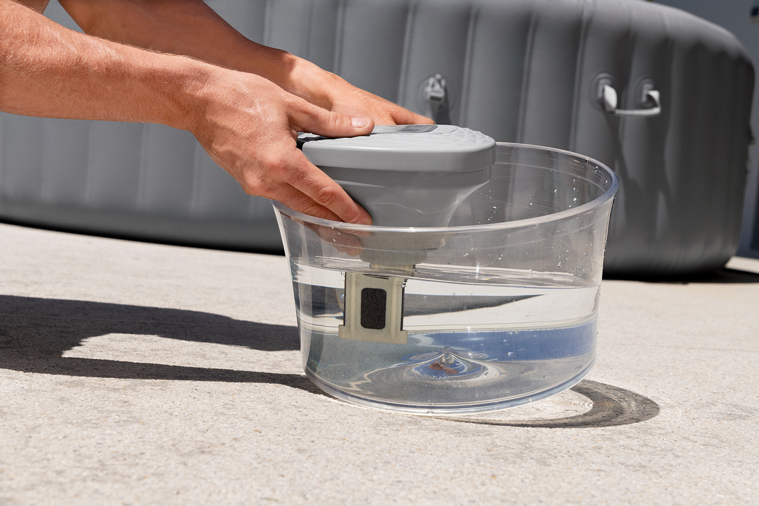LAY-Z-SPA® Xtras schwimmende, akkubetriebene Salzwasseranlage 0,5 g/ h