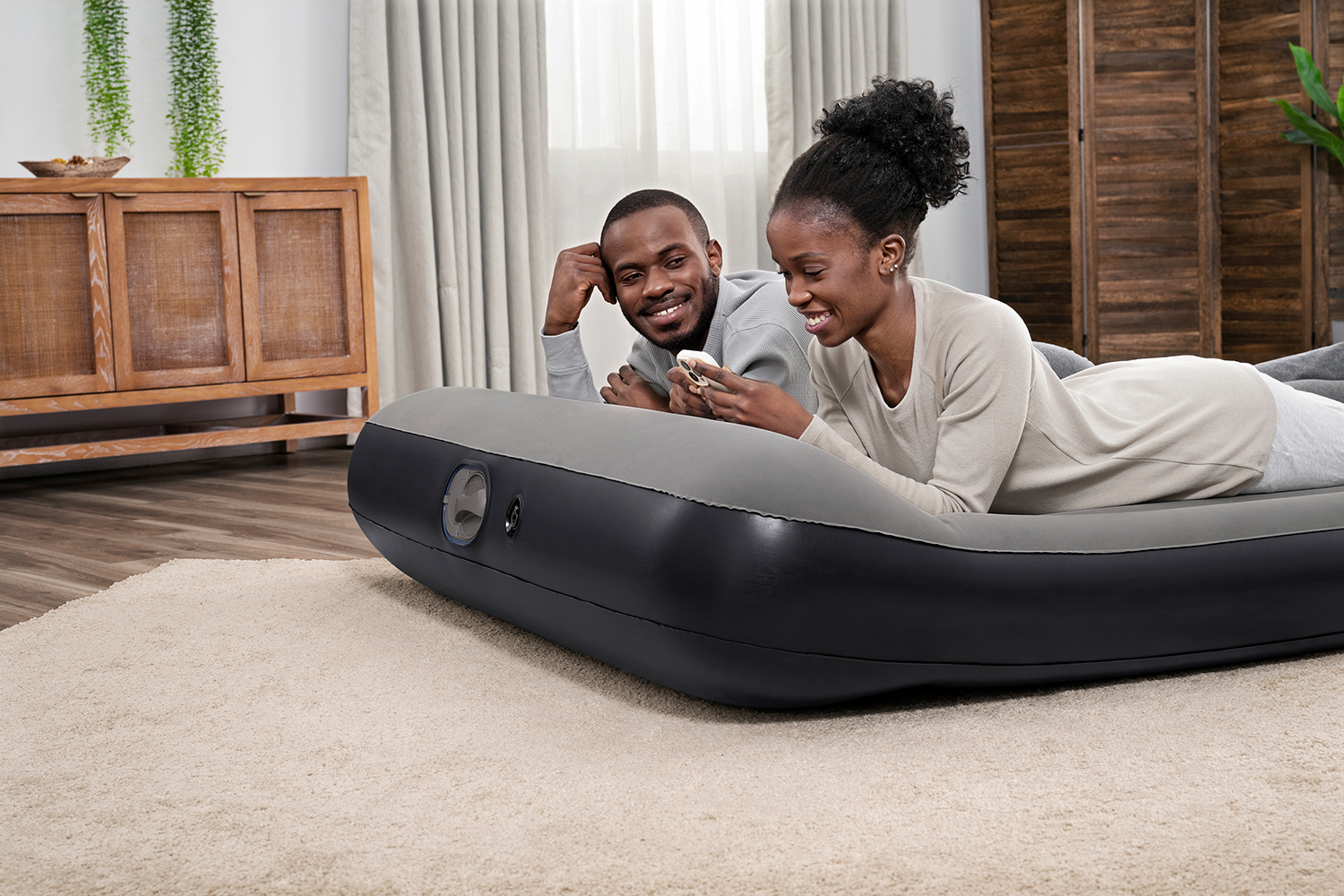 TriTech® Doppelluftbett mit USB-Elektropumpe 203 x 152 x 30 cm TriTech® Doppelluftbett mit USB-Elektropumpe 203 x 152 x 30 cm