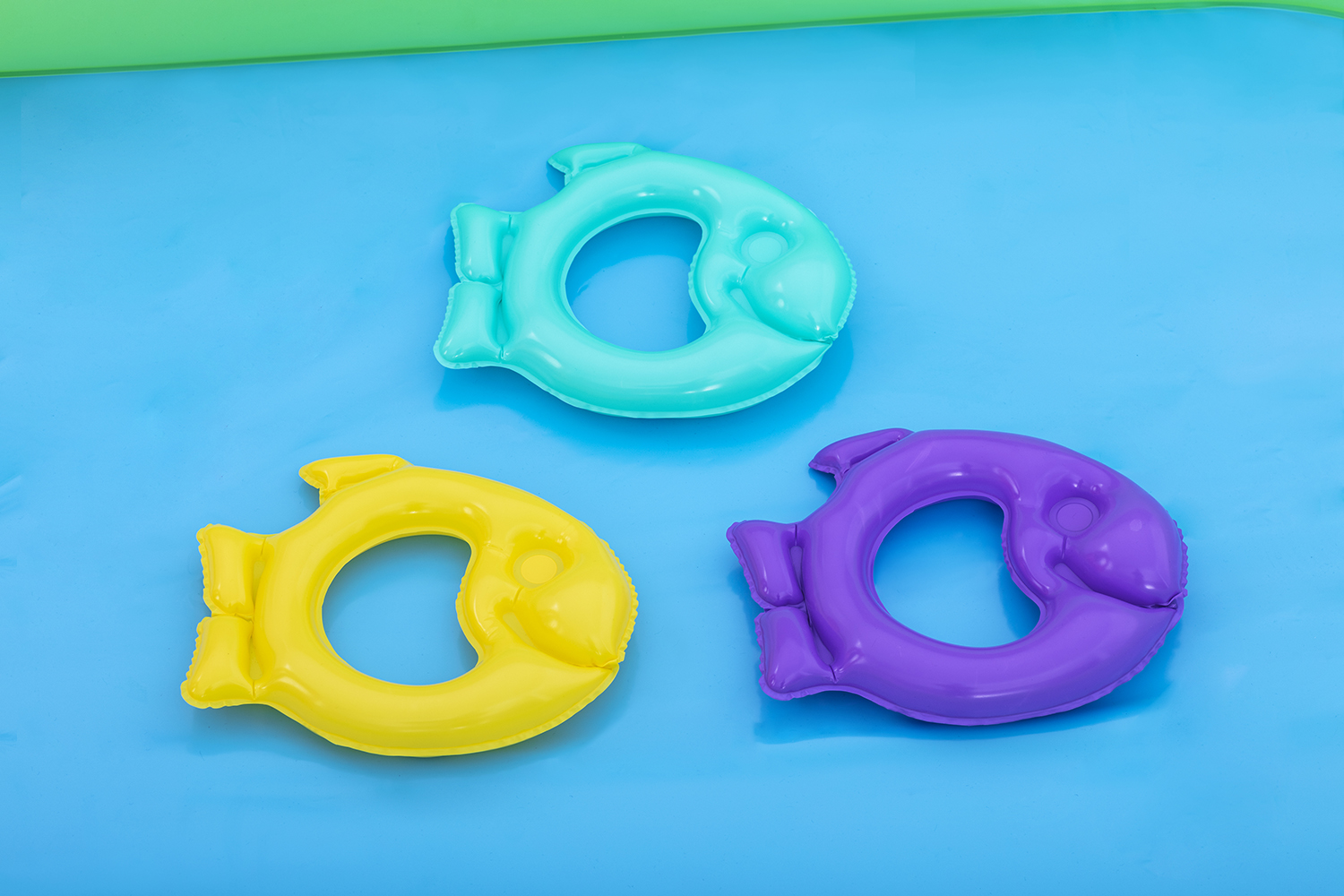 Wasserspielcenter Jurassic Splash™ 242 x 140 x 137 cm Wasserspielcenter Jurassic Splash™ 242 x 140 x 137 cm