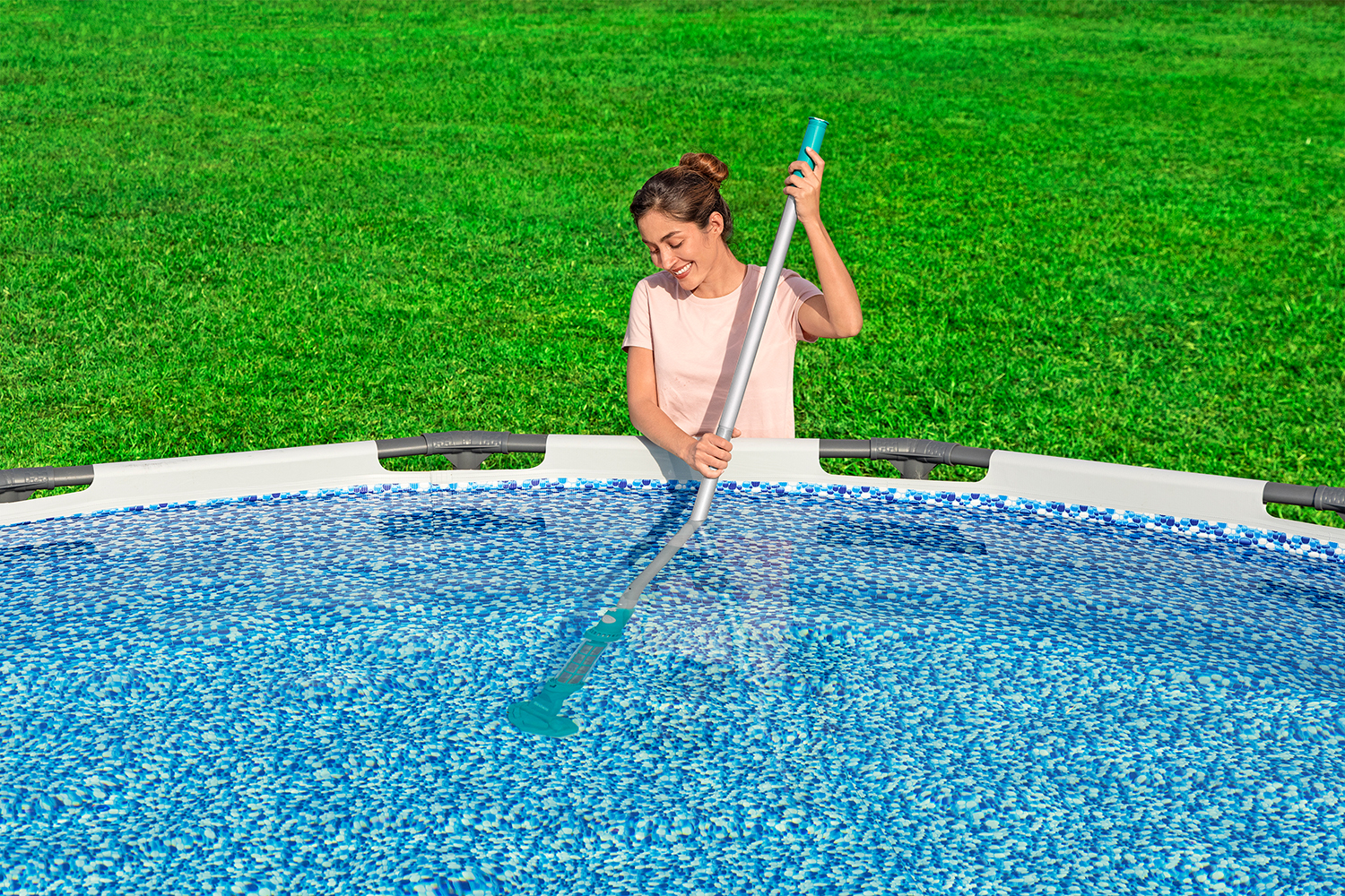 akkubetriebener Poolsauger AquaSurge™ 251 cm akkubetriebener Poolsauger AquaSurge™ 251 cm