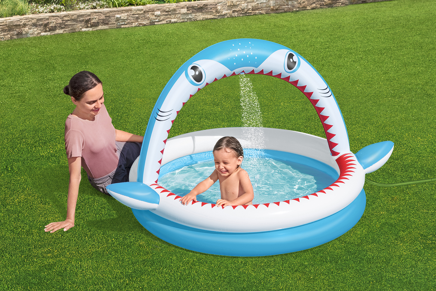 Planschbecken Sharktastic™ mit Wassersprinkler 163 x 127 x 92 cm