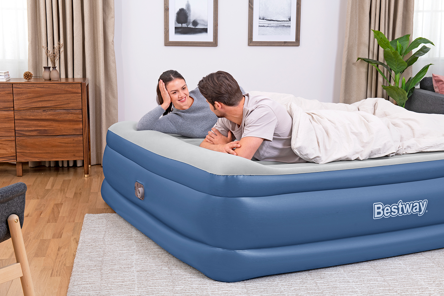 TriTech® Doppelluftbett mit integrierter Elektropumpe 203 x 193 x 56 cm TriTech® Doppelluftbett mit integrierter Elektropumpe 203 x 193 x 56 cm