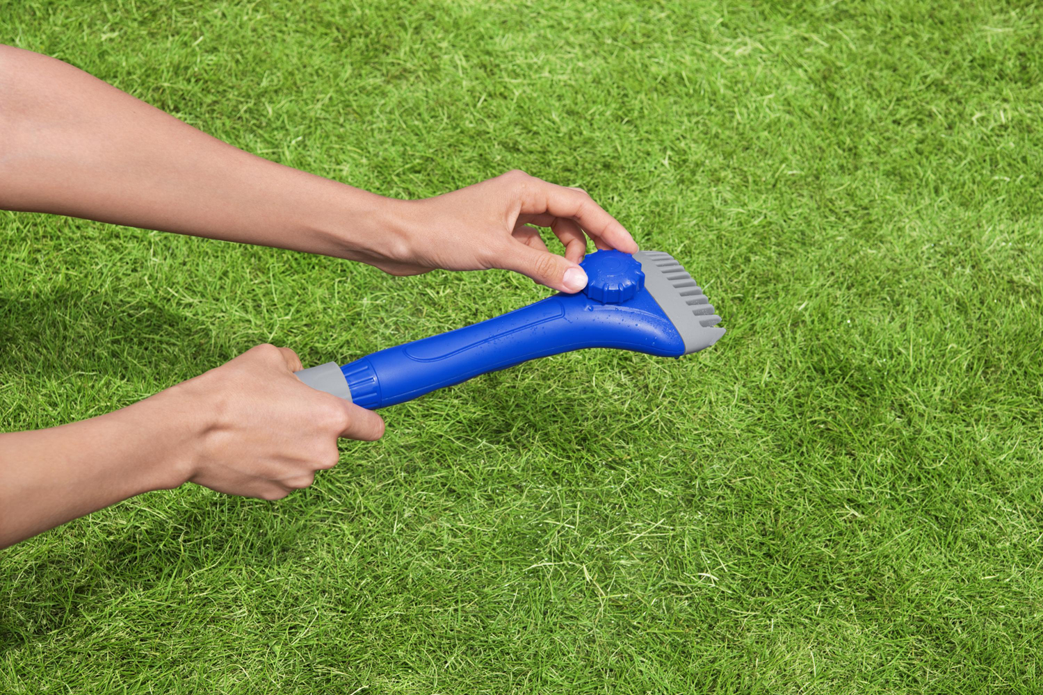 Flowclear™ Reinigungsaufsatz AquaLite™ für Filterkartuschen 29,5 x 9 x 6 cm