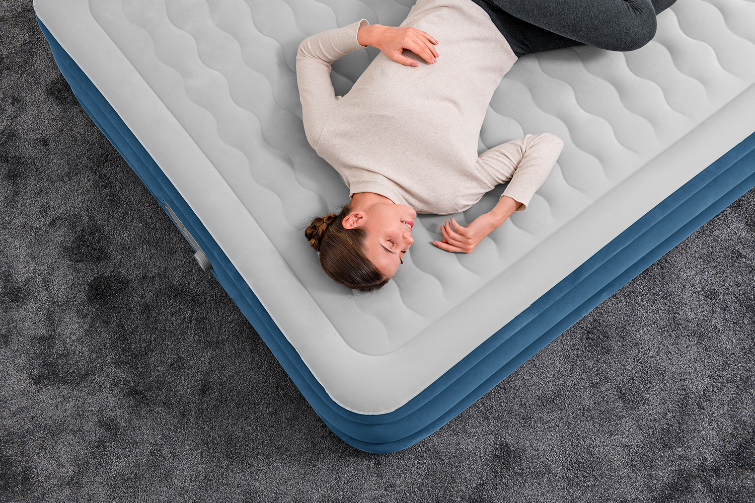 AlwayzAire® Doppelluftbett mit integrierter Doppelpumpe 203 x 152 x 46 cm AlwayzAire® Doppelluftbett mit integrierter Doppelpumpe 203 x 152 x 46 cm