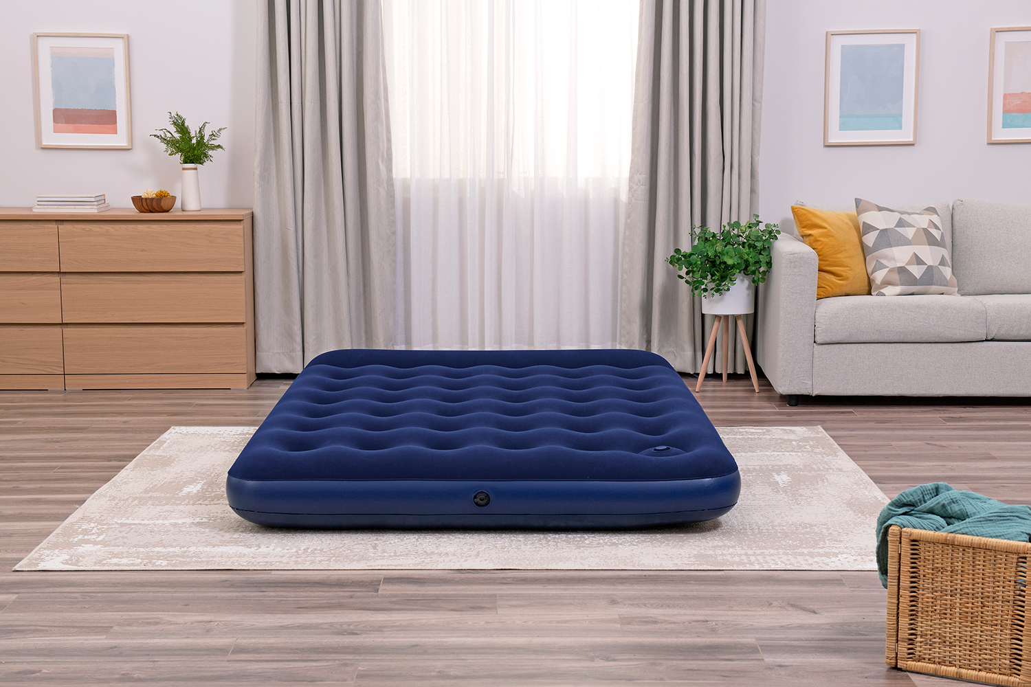 Doppelluftbett mit integrierter Fußpumpe 203 x 152 x 28 cm