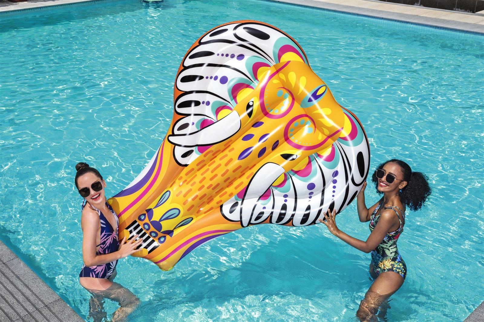 Flirty Fiesta Luftmatratze Elefant 183 x 153 cm