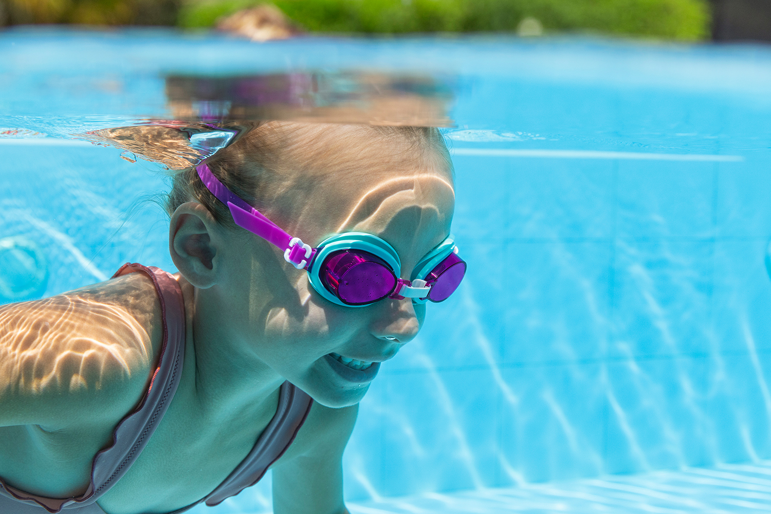 Aqua Burst Essential™ Schwimmbrille ab 3 Jahren, sortiert
