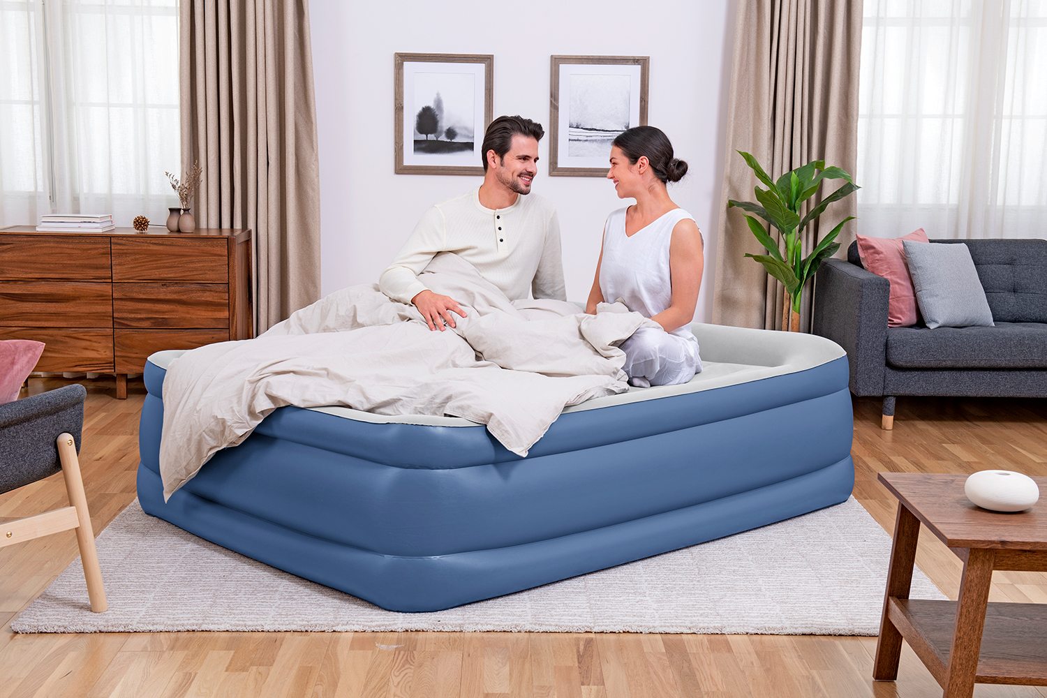 TriTech™ Doppelluftbett mit integrierter Elektropumpe 203 x 152 x 56 cm TriTech™ Doppelluftbett mit integrierter Elektropumpe 203 x 152 x 56 cm