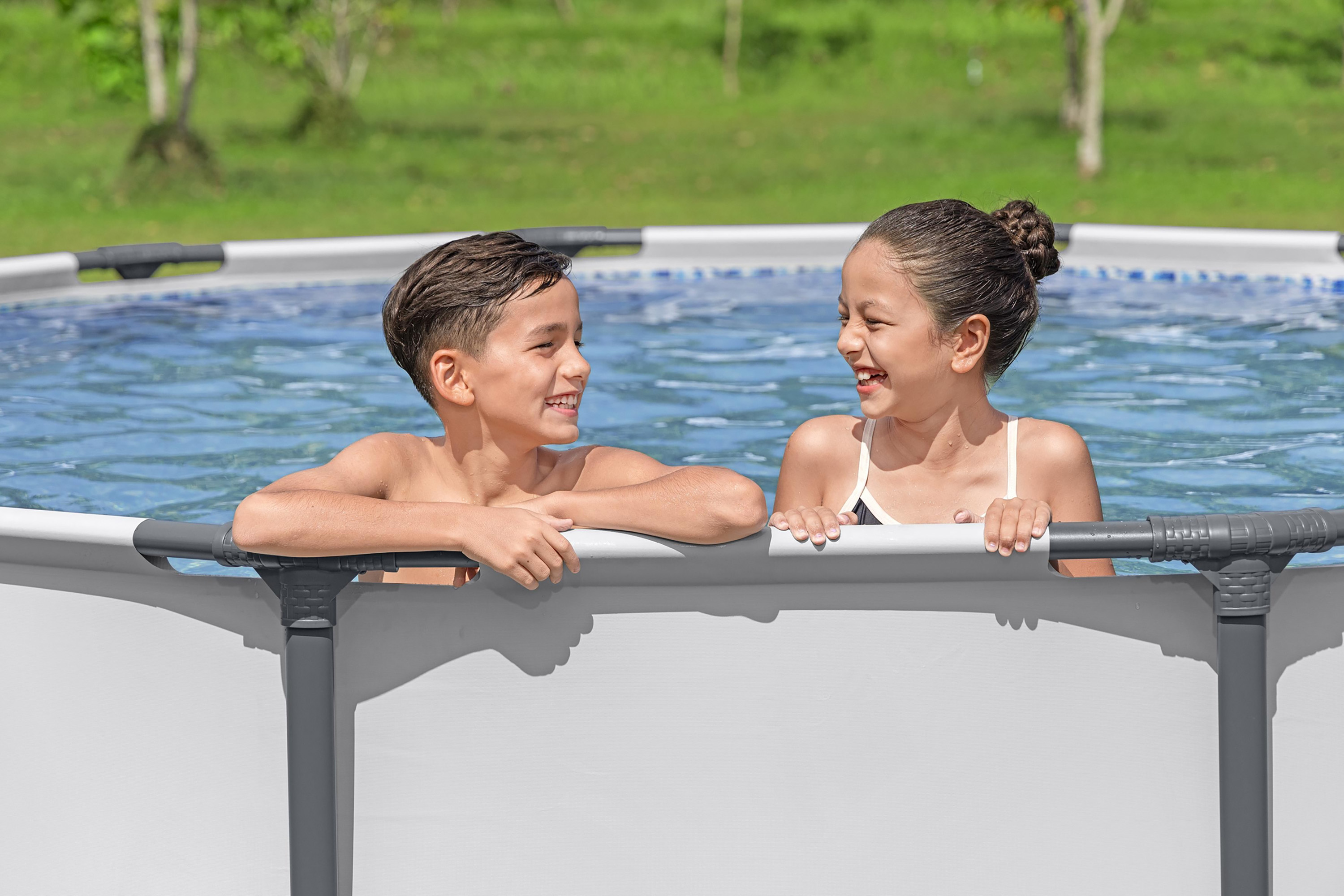 Steel Pro MAX™ Frame Pool Komplett Set mit Filterpumpe Ø 427 x 122 cm, lichtgrau, rund