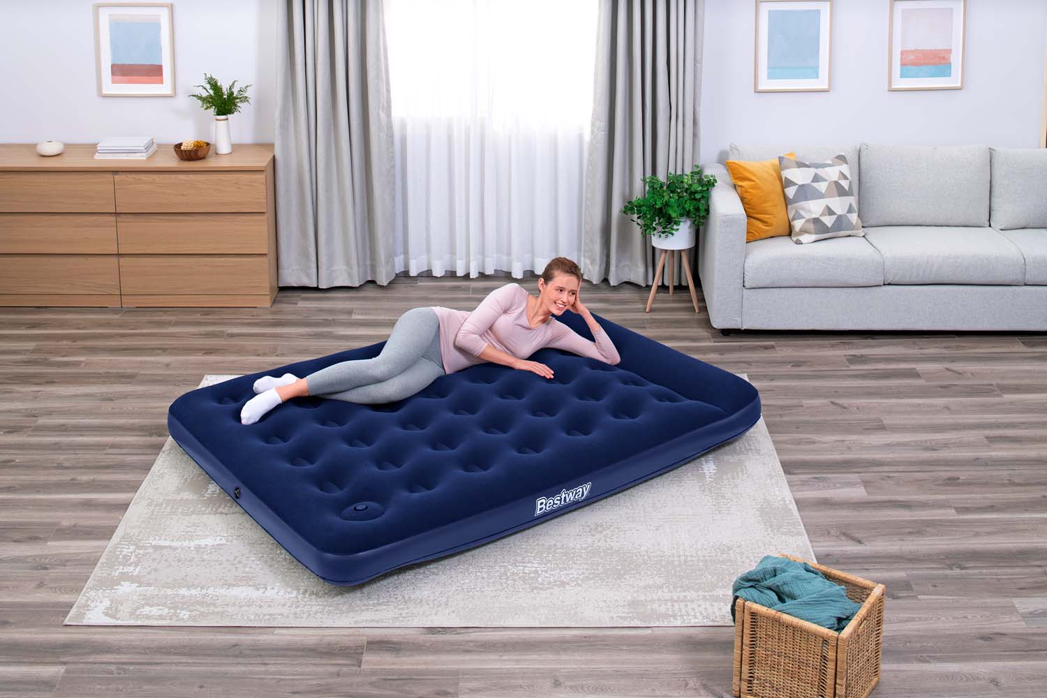 Doppelluftbett mit integrierter Fußpumpe 203 x 152 x 28 cm