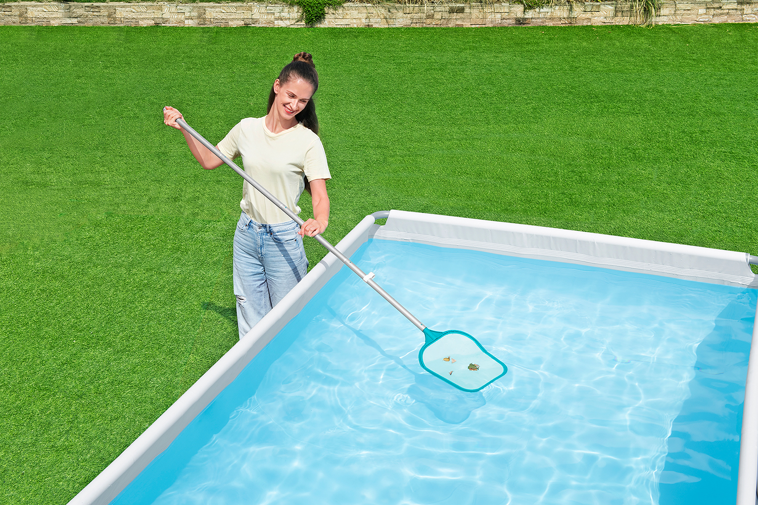 Poolpflege Komplett Set AquaClear™ Deluxe für Poolgrößen bis 396 cm Poolpflege Komplett Set AquaClear™ Deluxe für Poolgrößen bis 396 cm