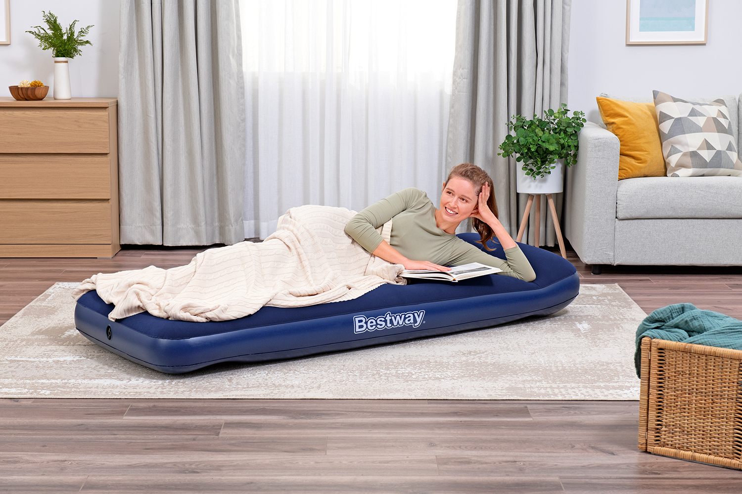 Single Luftbett mit integrierter Fußpumpe 185 x 76 x 28 cm