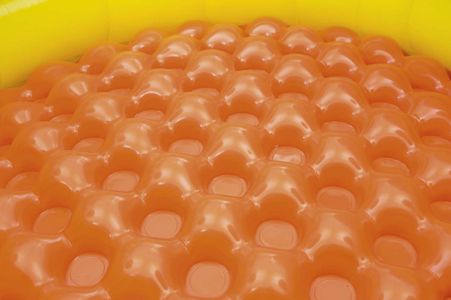 Cuddly Cup™ Bällebad 111 x 98 x 61,5 cm Cuddly Cup™ Bällebad 111 x 98 x 61,5 cm