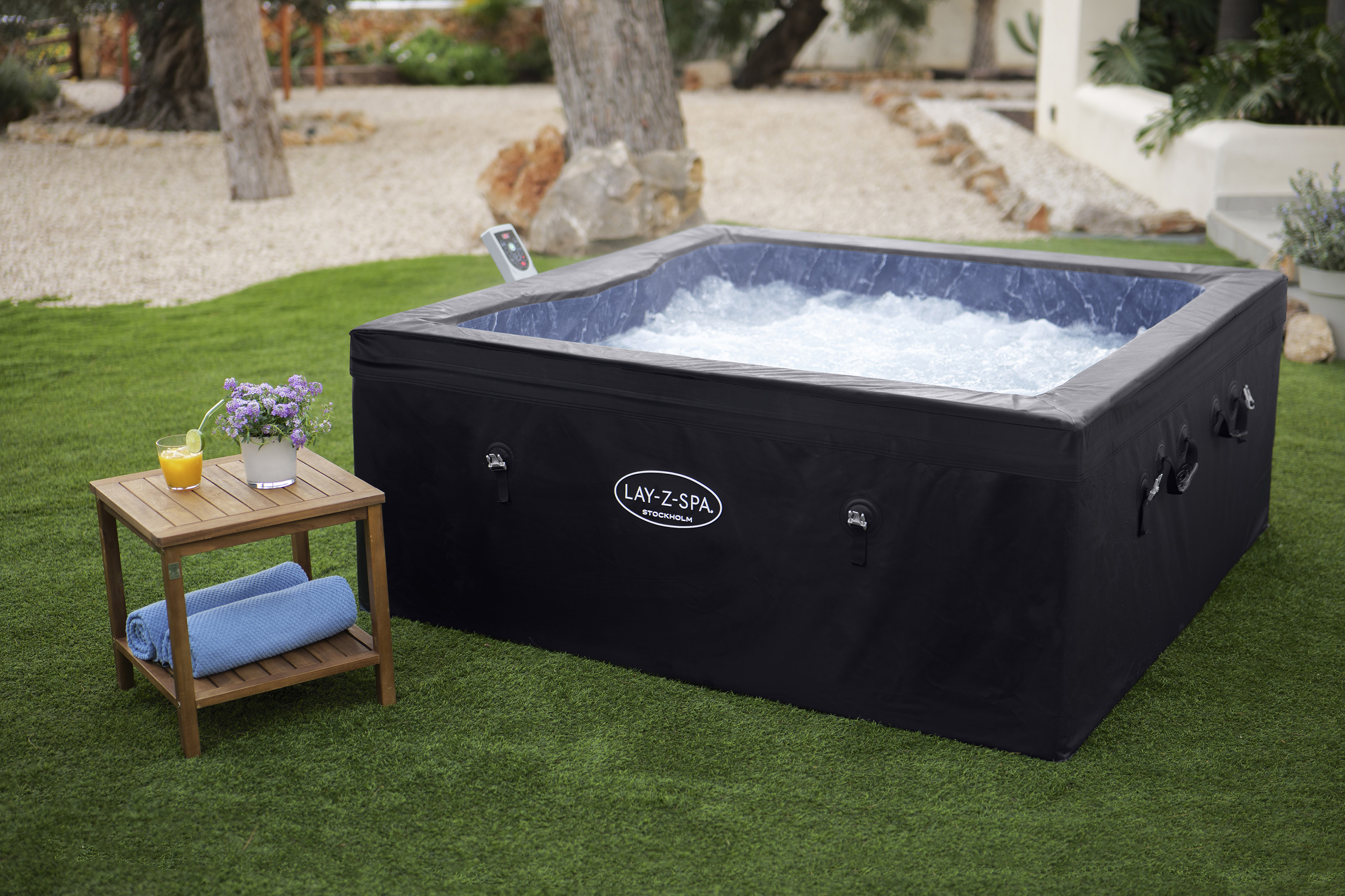 LAY-Z-SPA® ThermaCore™ Energiespar Whirlpool Stockholm AirJet™ mit App Steuerung, für 6 Personen, 164 x 164 x 65 cm, eckig