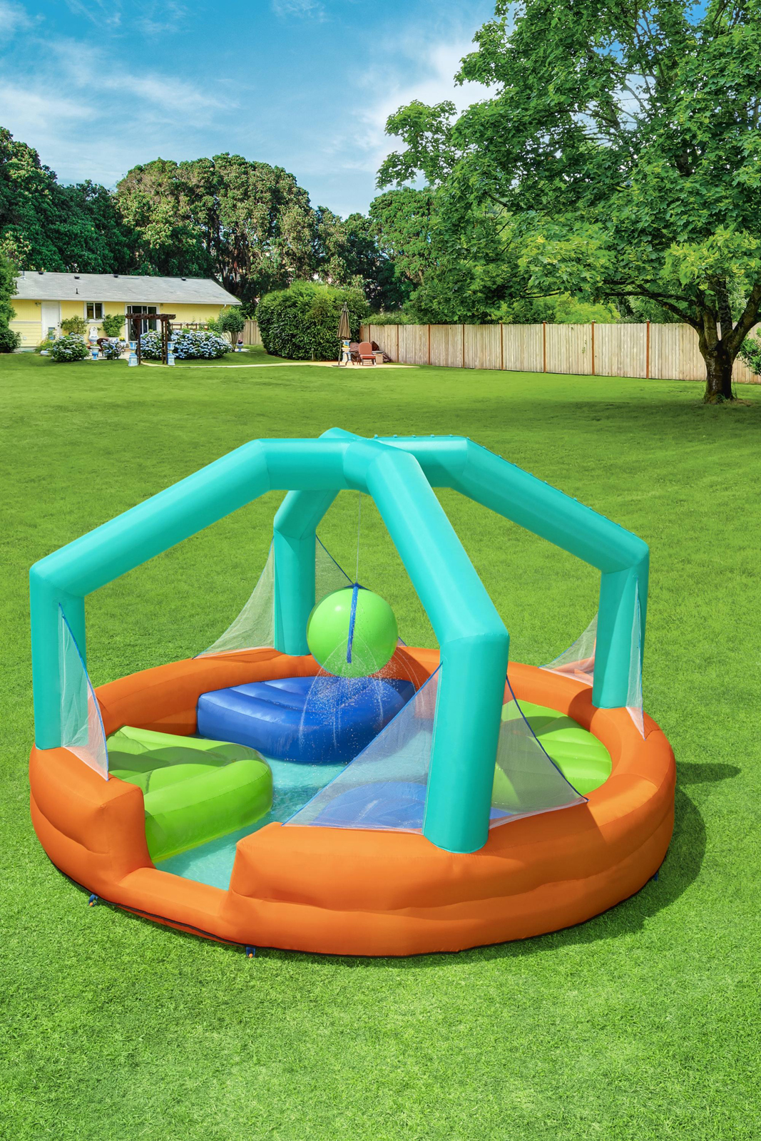 H2OGO! Wasserpark Dodge & Drench mit Dauergebläse 450 x 450 x 268 cm