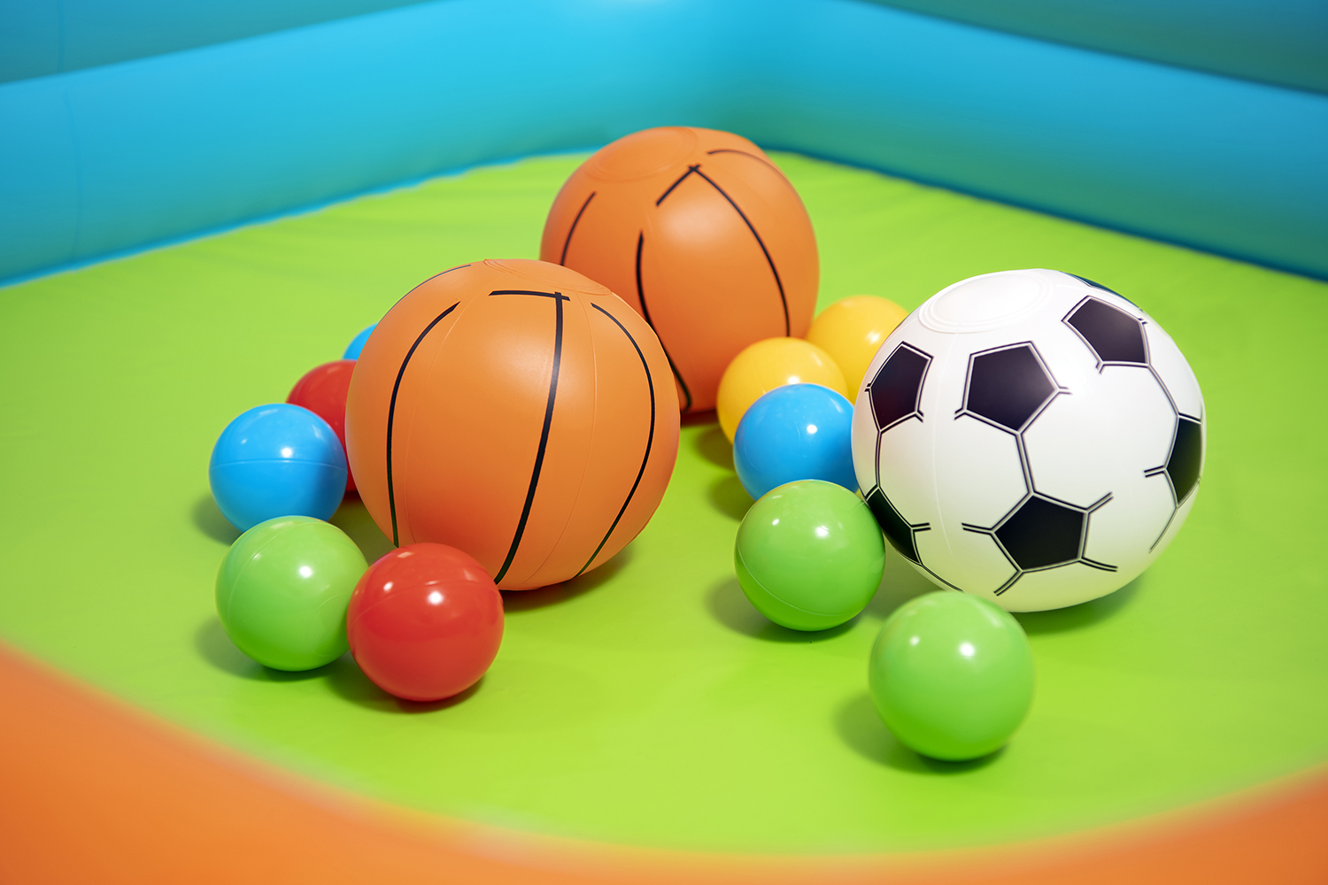 3-in-1-Bällebad Kick 'n Swish™ 120 x 107 x 84 cm