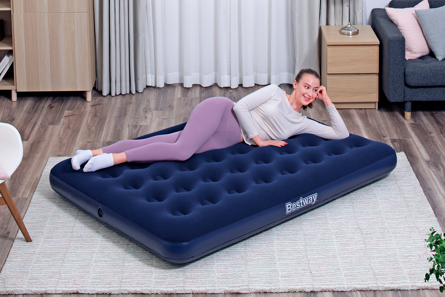 Doppelluftbett mit externer Elektropumpe 191 x 137 x 22 cm Doppelluftbett mit externer Elektropumpe 191 x 137 x 22 cm