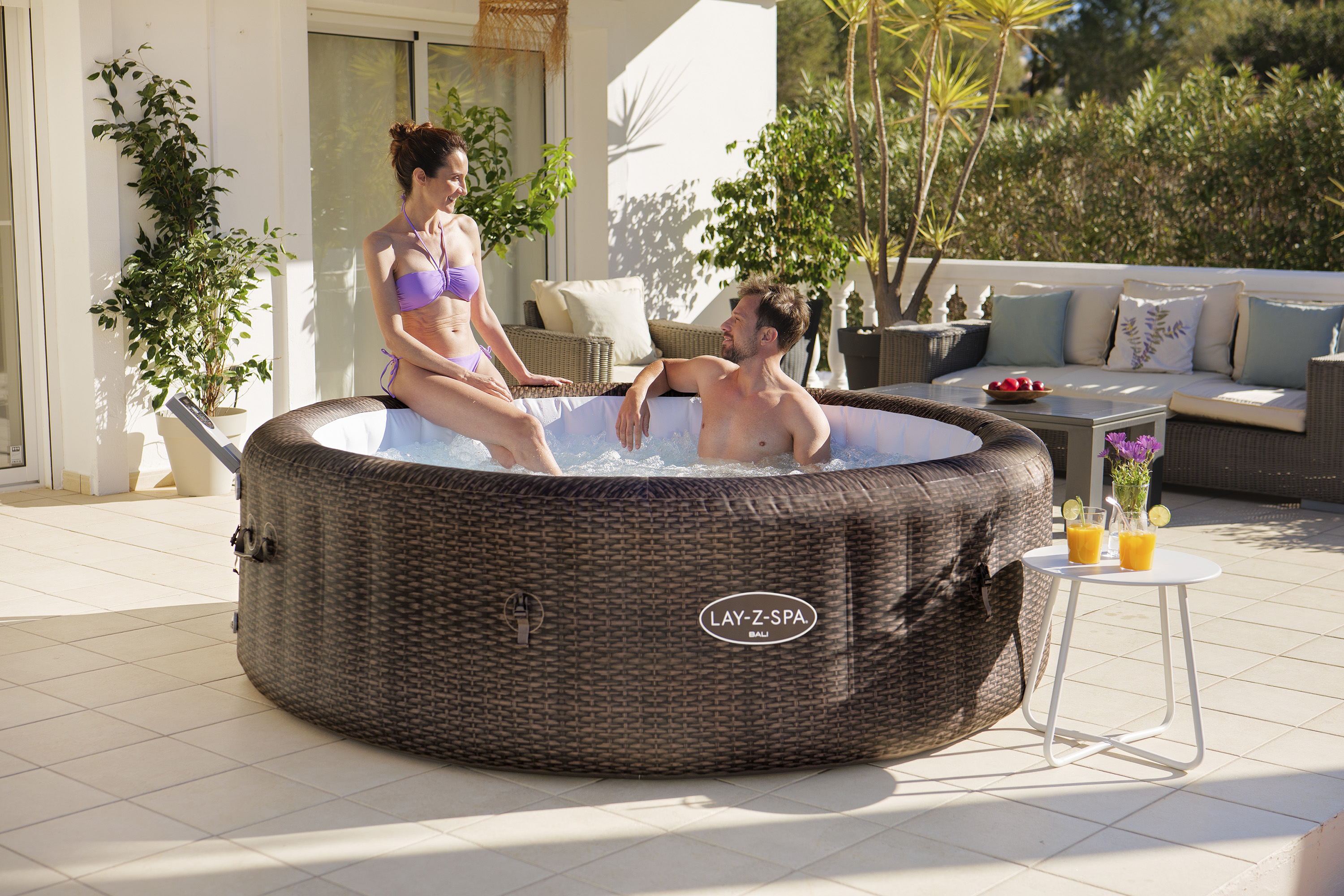 LAY-Z-SPA® Energiespar Whirlpool Bali AirJet™ mit App-Steuerung, für 7 Personen, Ø 216 x 71 cm, Rattan-Optik (Schokobraun)