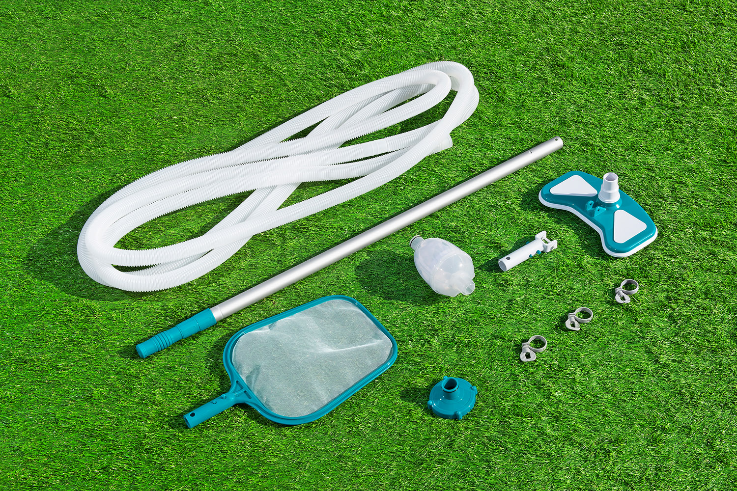 Poolpflege Basis-Set AquaClean™ mit pumpenbetriebenem Poolsauger & Kescher  für Poolgrößen bis 610 cm