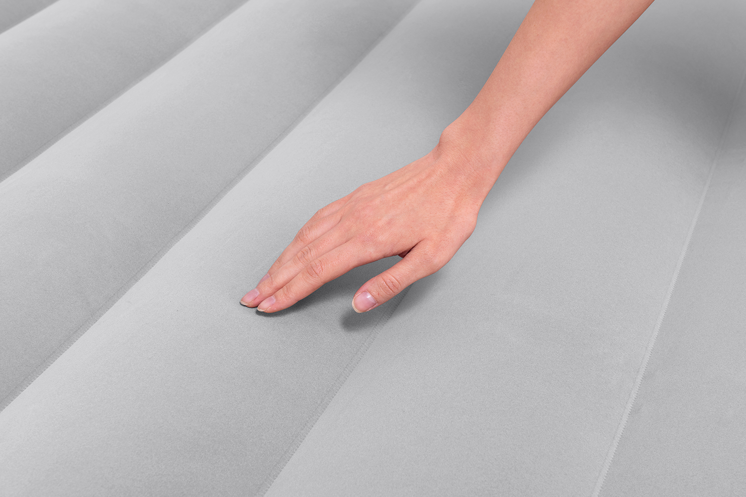 TriTech® Doppelluftbett mit integrierter Elektropumpe 203 x 152 x 46 cm TriTech® Doppelluftbett mit integrierter Elektropumpe 203 x 152 x 46 cm