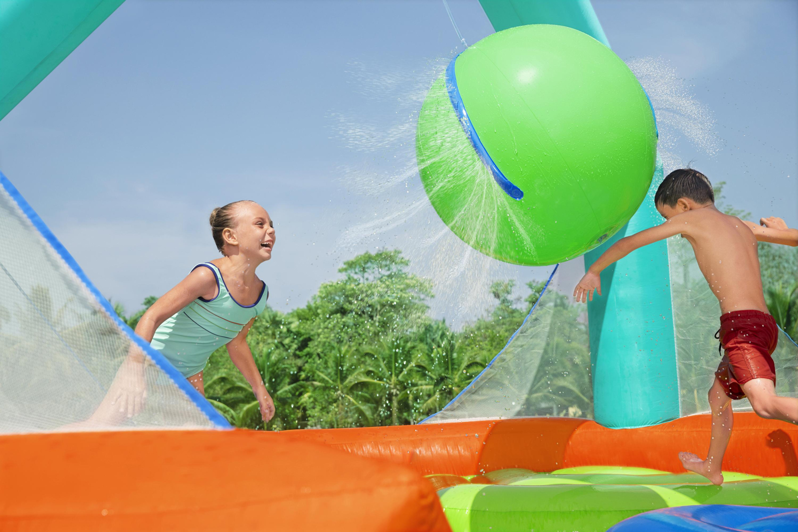 H2OGO! Wasserpark Dodge & Drench mit Dauergebläse 450 x 450 x 268 cm