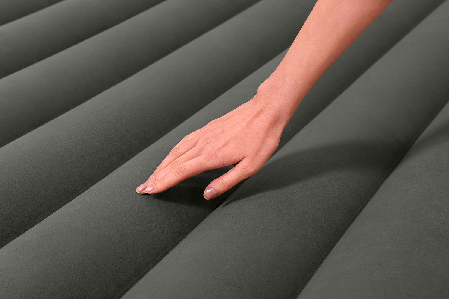 TriTech™ Doppelluftbett mit integrierter, batteriebetriebener Elektropumpe 203 x 152 x 30 cm TriTech™ Doppelluftbett mit integrierter, batteriebetriebener Elektropumpe 203 x 152 x 30 cm