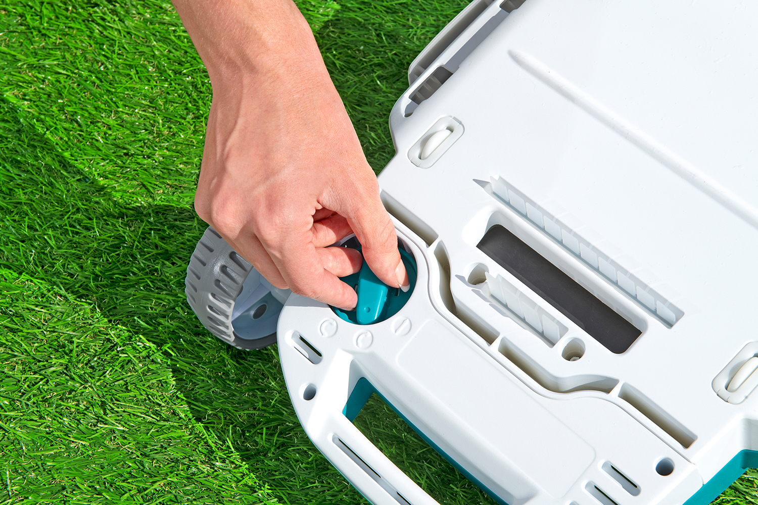 Autonomer, akkubetriebener Poolroboter AquaTronix™ G200 Autonomer, akkubetriebener Poolroboter AquaTronix™ G200