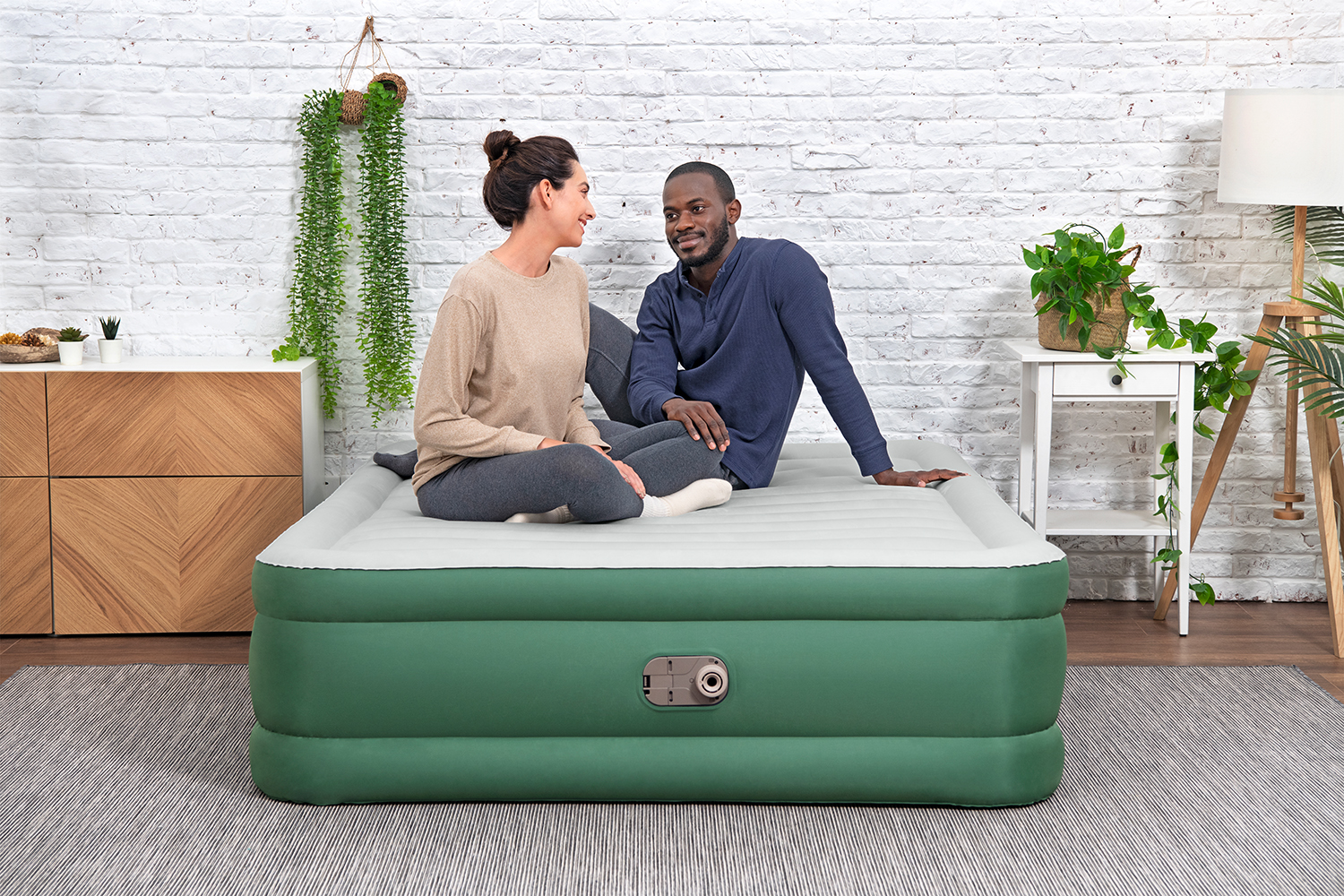 Toughlite™ TPU-Doppelluftbett mit integrierter Elektropumpe 203 x 152 x 46 cm
