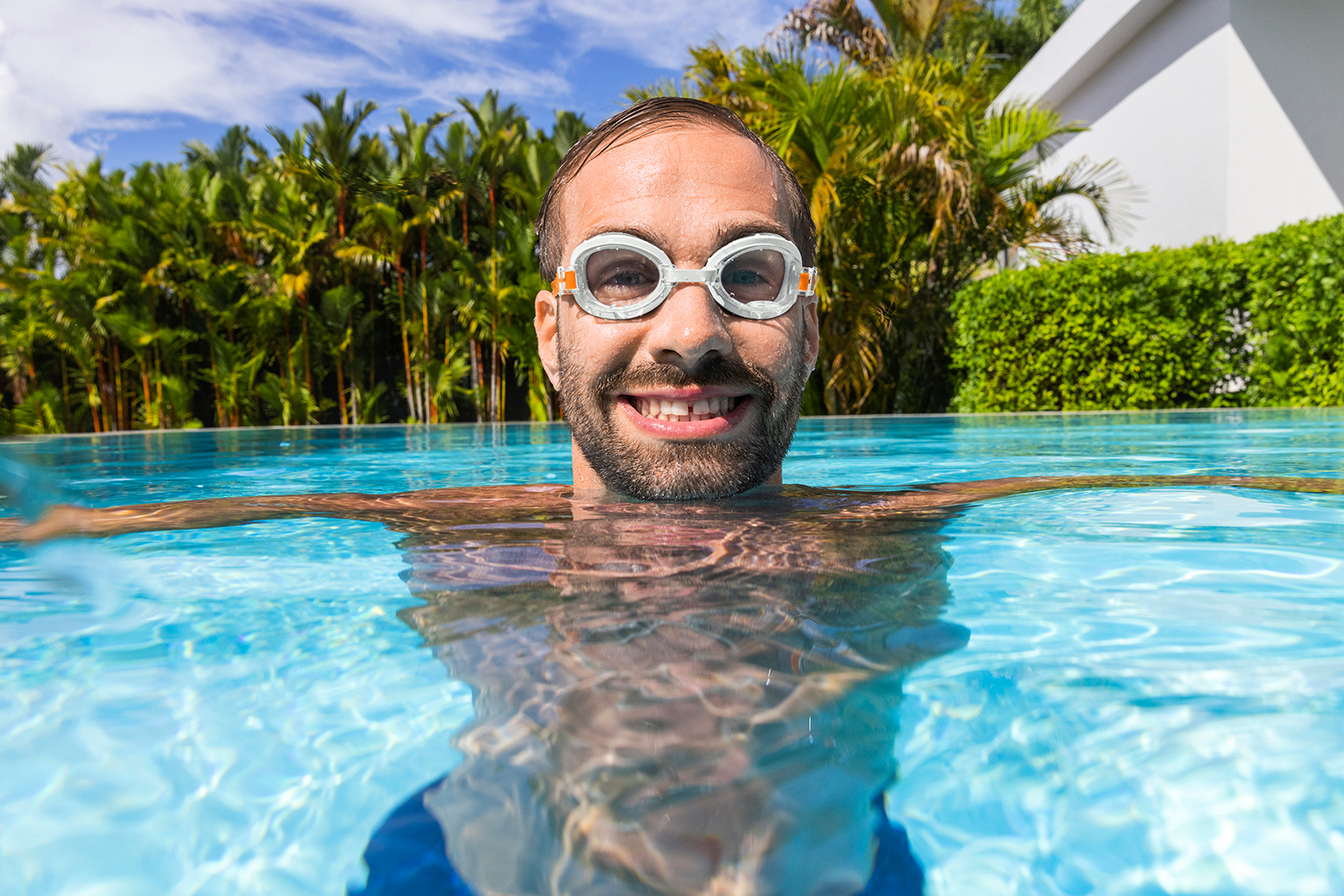 Aqua Burst Essential™ Schwimmbrille ab 14 Jahren, sortiert
