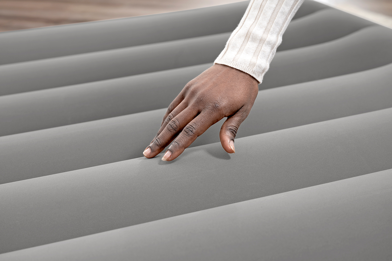 TriTech® Doppelluftbett mit USB-Elektropumpe 203 x 152 x 36 cm TriTech® Doppelluftbett mit USB-Elektropumpe 203 x 152 x 36 cm