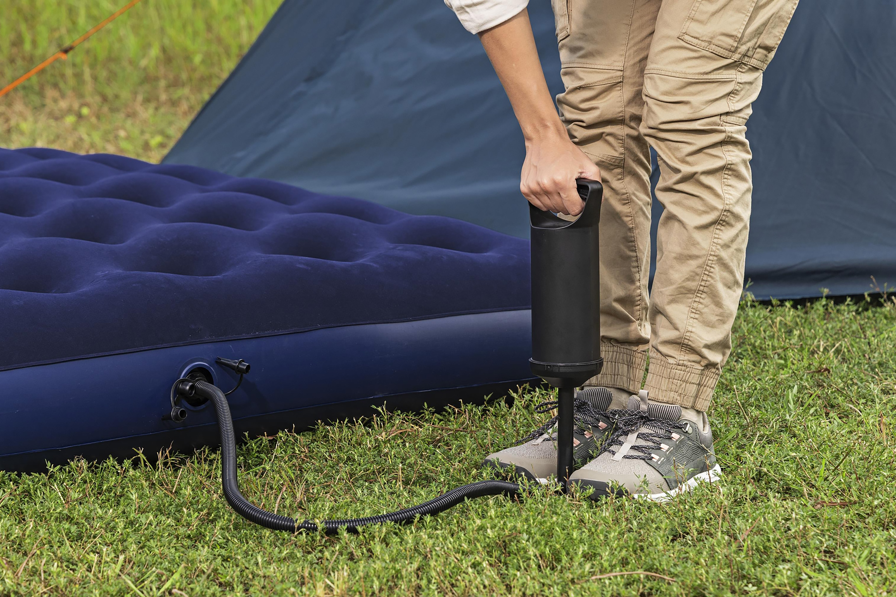 Doppelluftbett  mit externer Handpumpe 203 x 152 x 22 cm