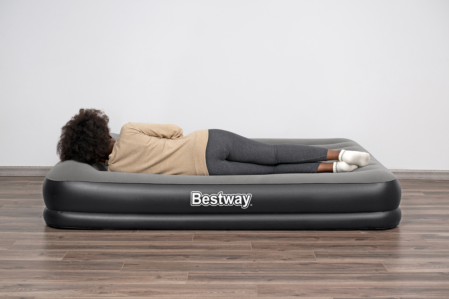 TriTech® Doppelluftbett mit USB-Elektropumpe 203 x 152 x 36 cm TriTech® Doppelluftbett mit USB-Elektropumpe 203 x 152 x 36 cm