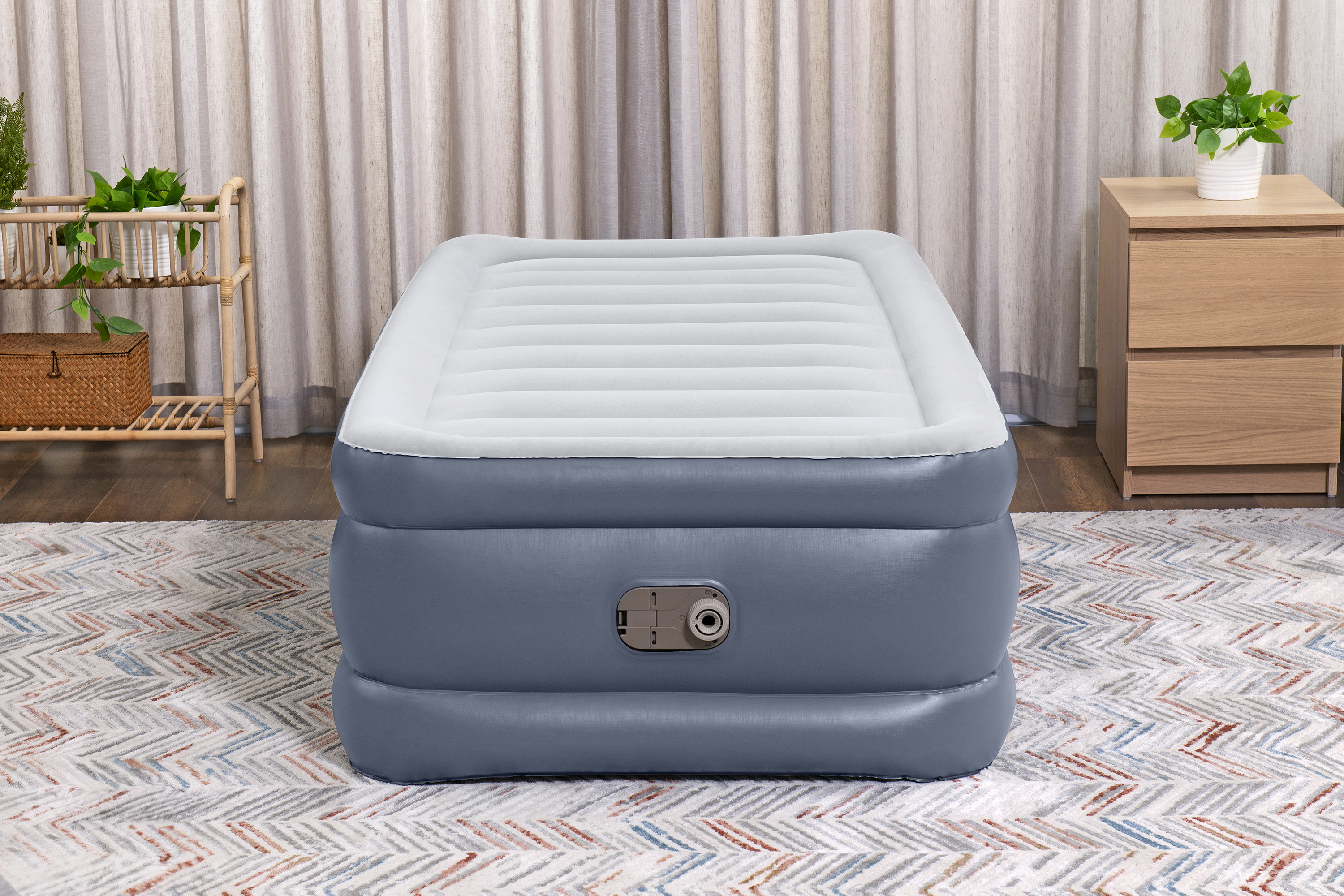 TriTech® Single-Luftbett mit integrierter Elektropumpe 191 x 97 x 51 cm TriTech® Single-Luftbett mit integrierter Elektropumpe 191 x 97 x 51 cm