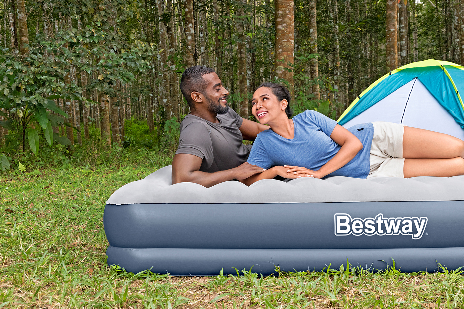 TriTech™ Doppelluftbett mit mobiler, akkubetriebener Elektropumpe 203 x 152 x 36 cm TriTech™ Doppelluftbett mit mobiler, akkubetriebener Elektropumpe 203 x 152 x 36 cm