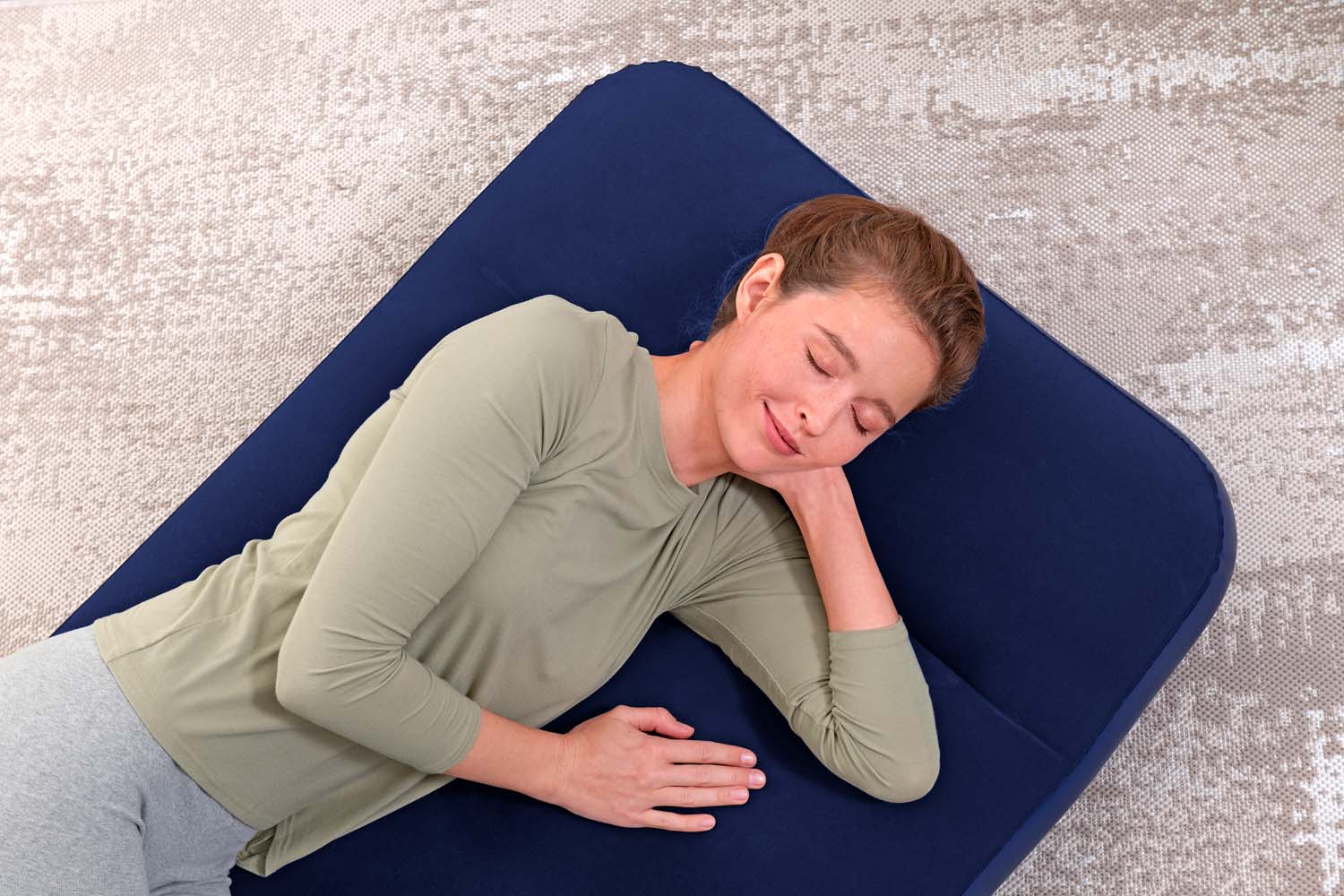 Single-Luftbett mit integrierter Fußpumpe 185 x 76 x 28 cm