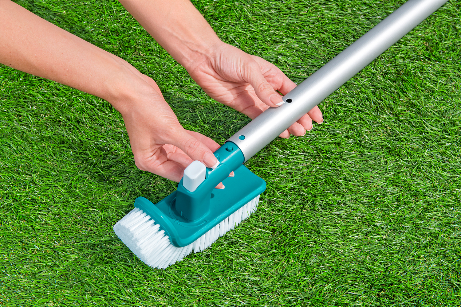 drehbare Poolbürste AquaScrub™ für Teleskopstange 20,5 x 6,5 x 10,5 cm drehbare Poolbürste AquaScrub™ für Teleskopstange 20,5 x 6,5 x 10,5 cm