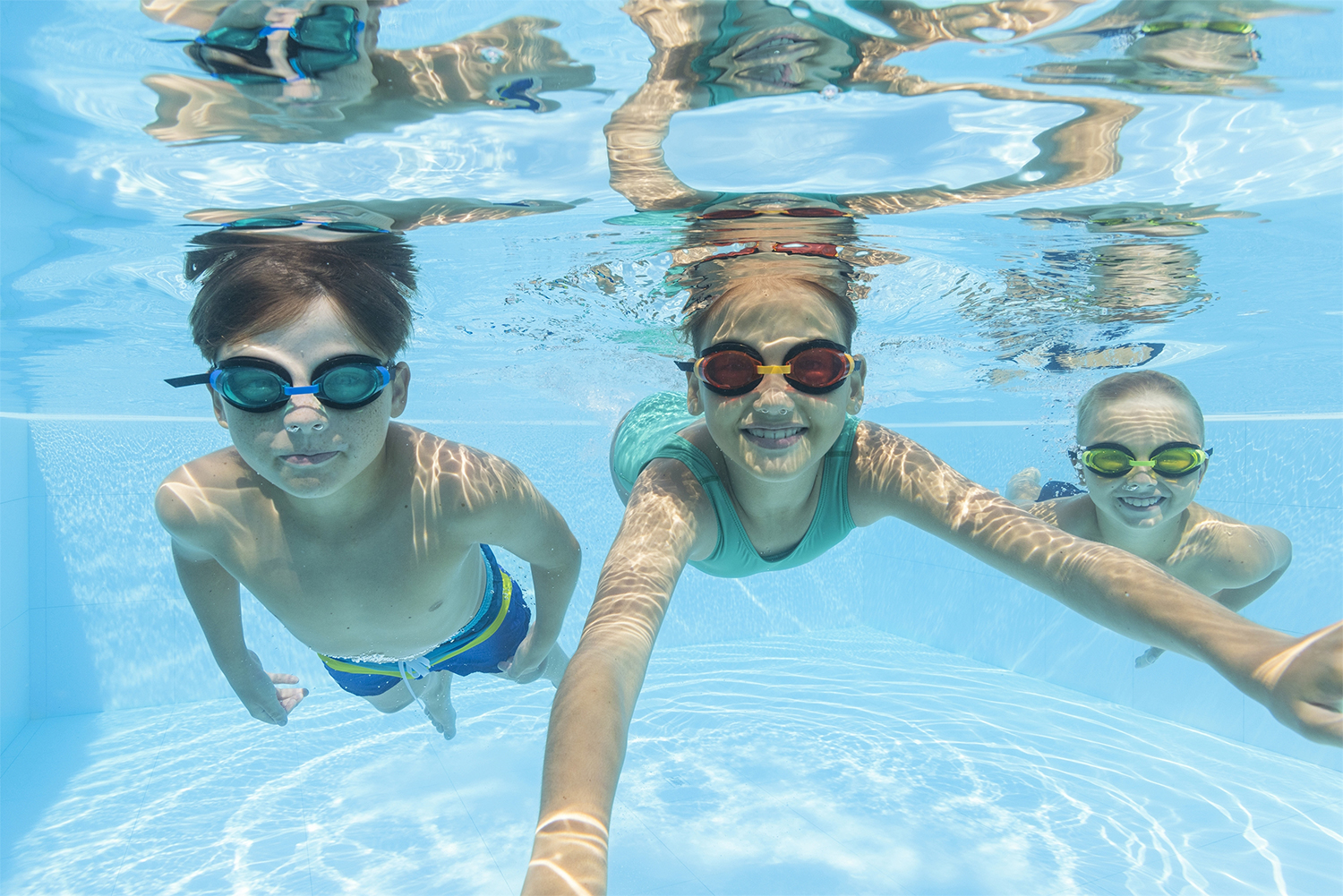 Aqua Burst Essential™ II Schwimmbrille ab 7 Jahren, sortiert