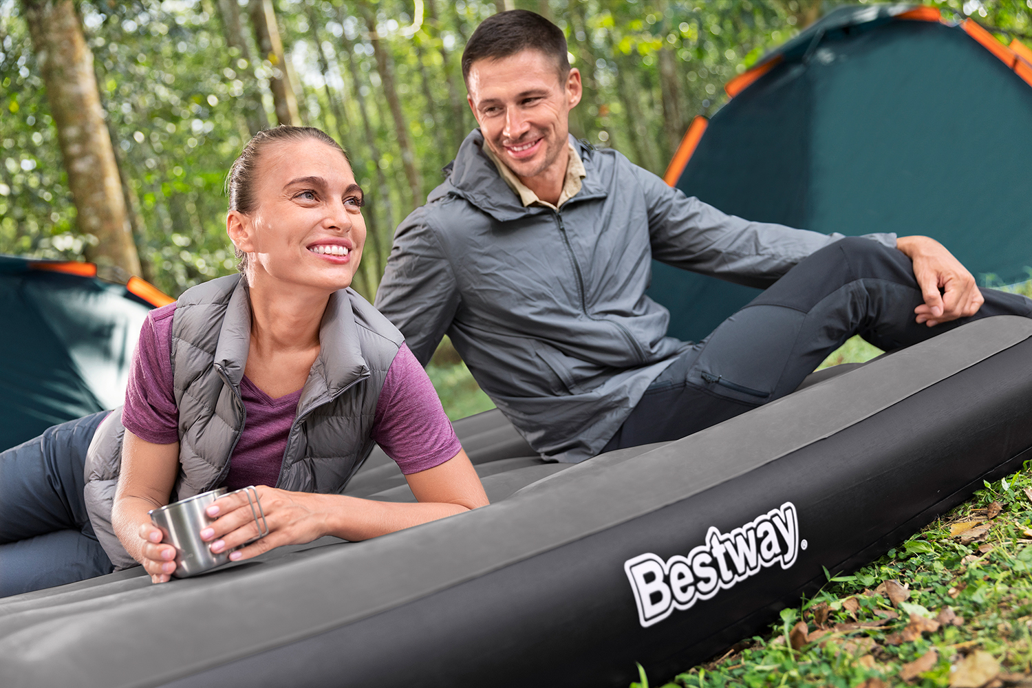 TriTech® Doppelluftbett mit USB-Elektropumpe 191 x 137 x 30 cm TriTech® Doppelluftbett mit USB-Elektropumpe 191 x 137 x 30 cm