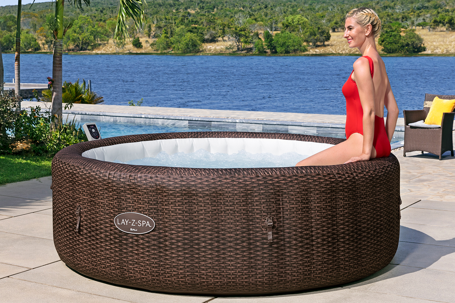 LAY-Z-SPA® Energiespar-Whirlpool Bali AirJet™ mit App-Steuerung, für 7 Personen, Ø 216 x 71 cm, Rattan-Optik (Schokobraun)