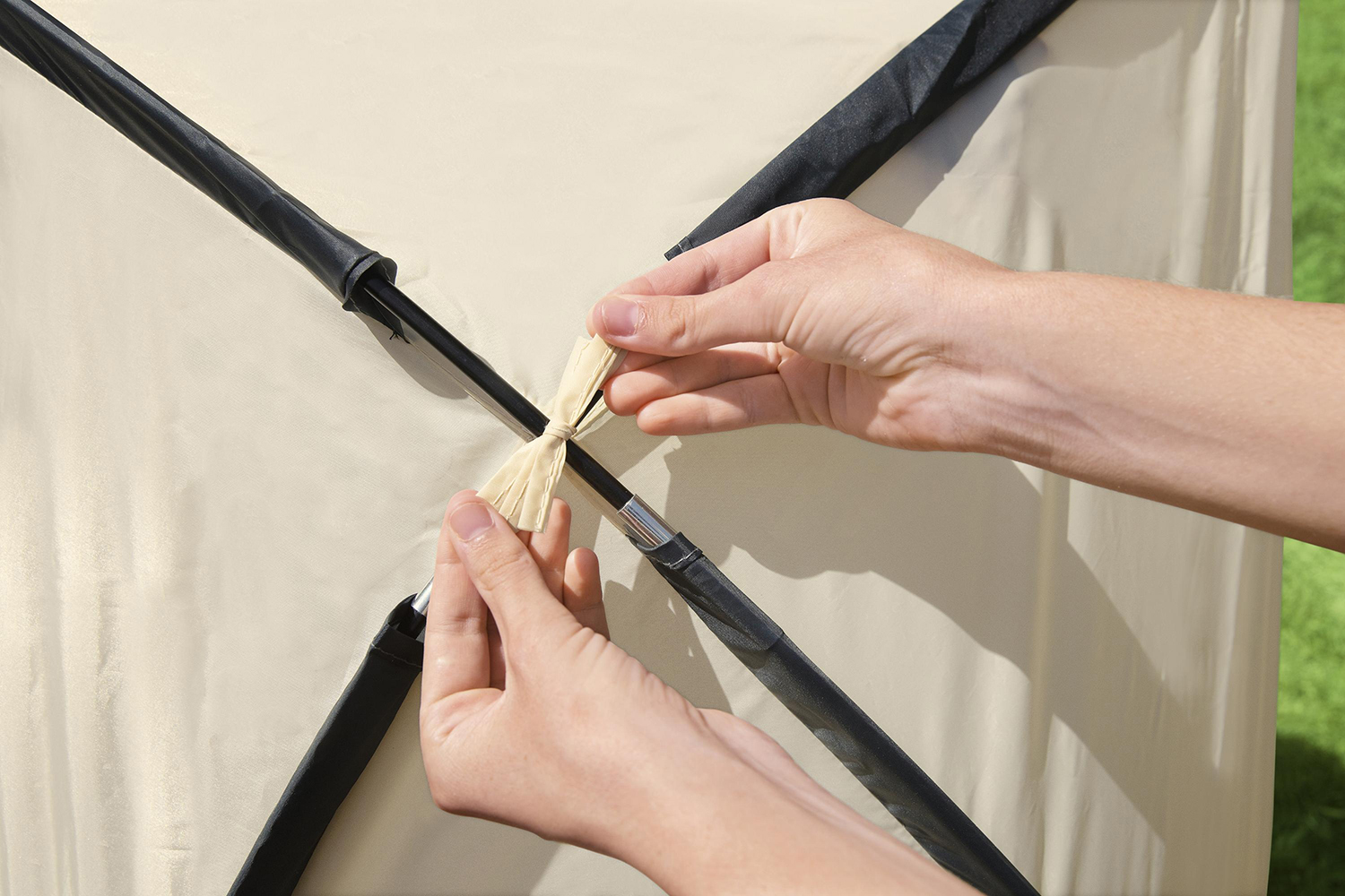 LAY-Z-SPA® Xtras Sonnenschutzdach 183 x 94 x109 cm LAY-Z-SPA® Xtras Sonnenschutzdach 183 x 94 x109 cm