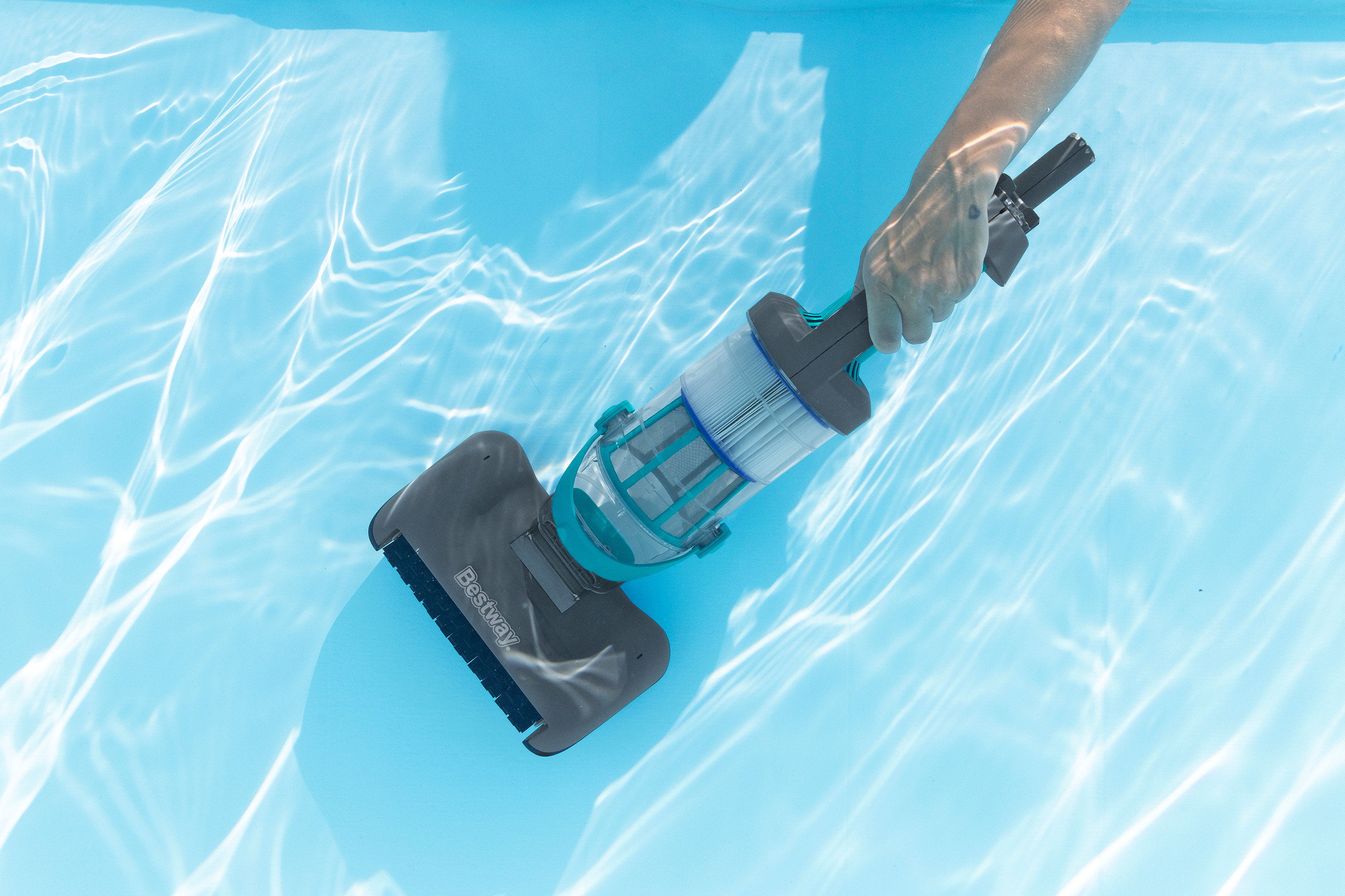 Akkubetriebener Handpoolsauger AquaGrip™ mit Filterkartusche 250 cm