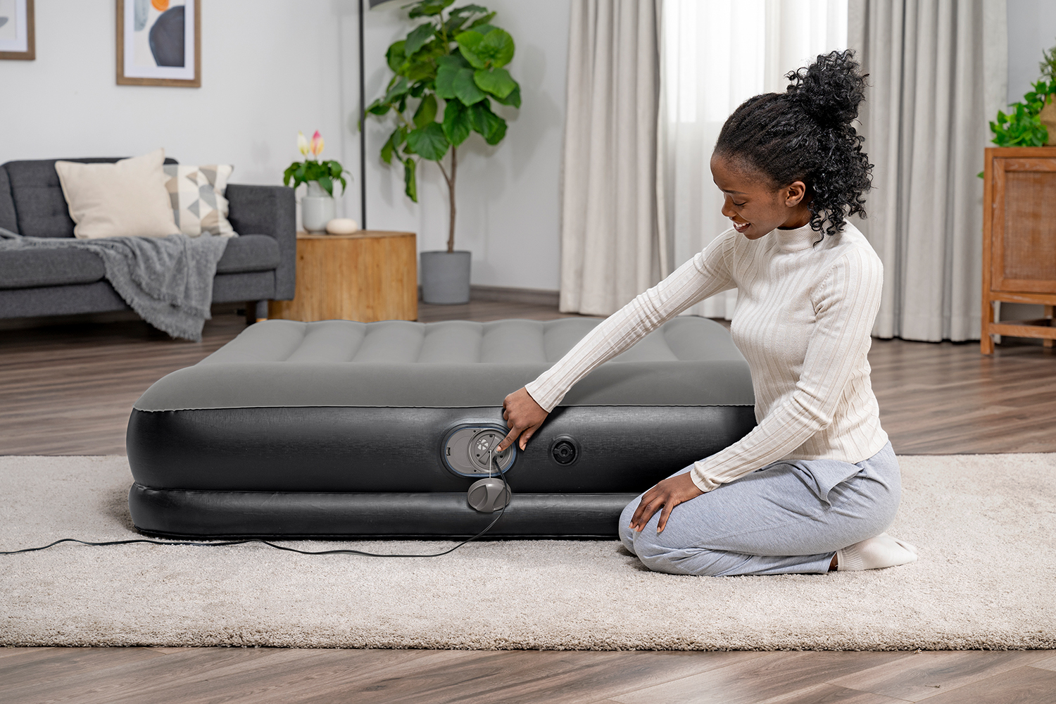 TriTech® Doppelluftbett mit USB-Elektropumpe 203 x 152 x 36 cm TriTech® Doppelluftbett mit USB-Elektropumpe 203 x 152 x 36 cm