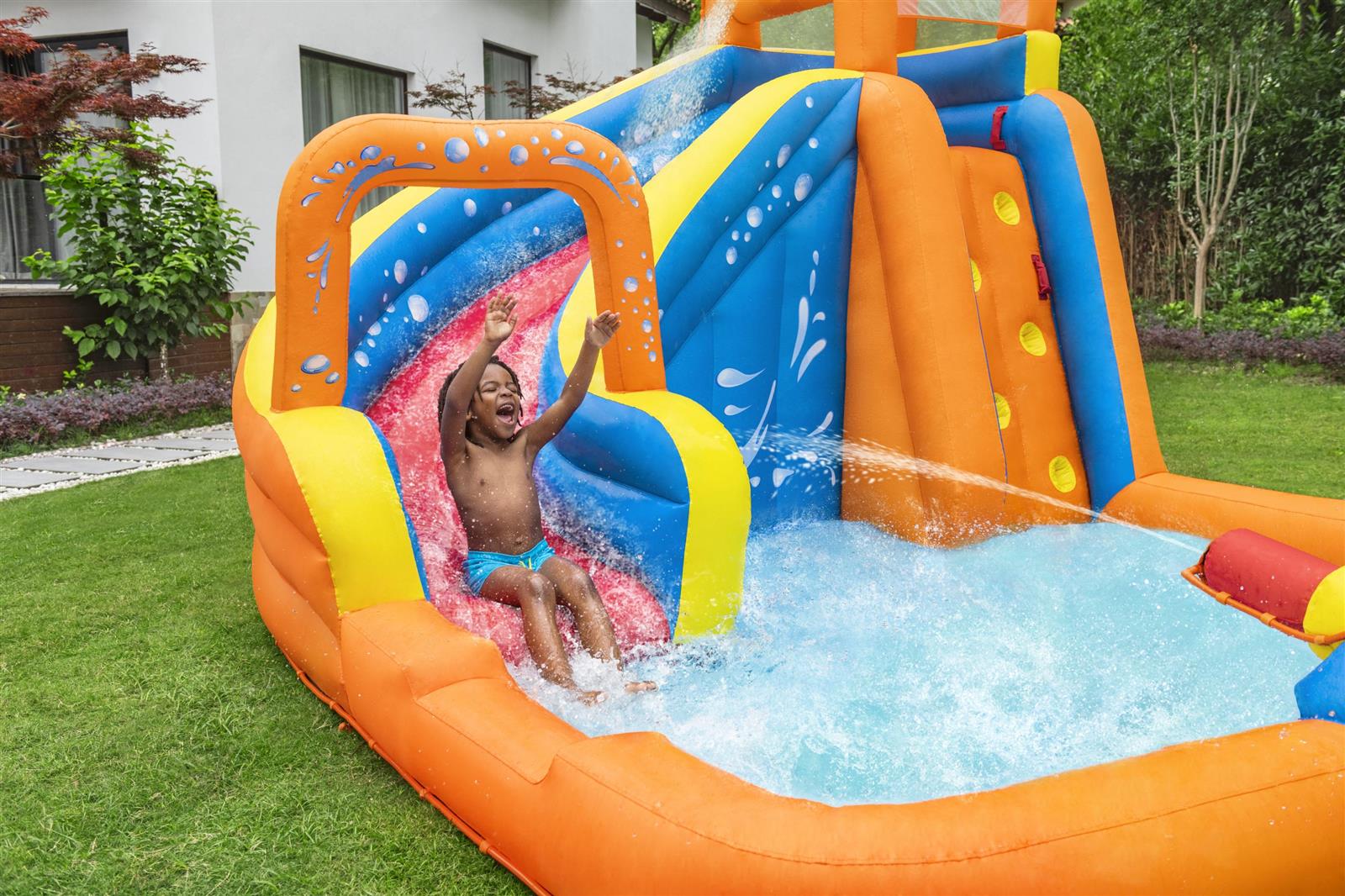 H2OGO!™ 12' x 10'6" x 8'10"/3.65m x 3.20m x 2.70m Turbo Splash Water Zone_Mega Water Park