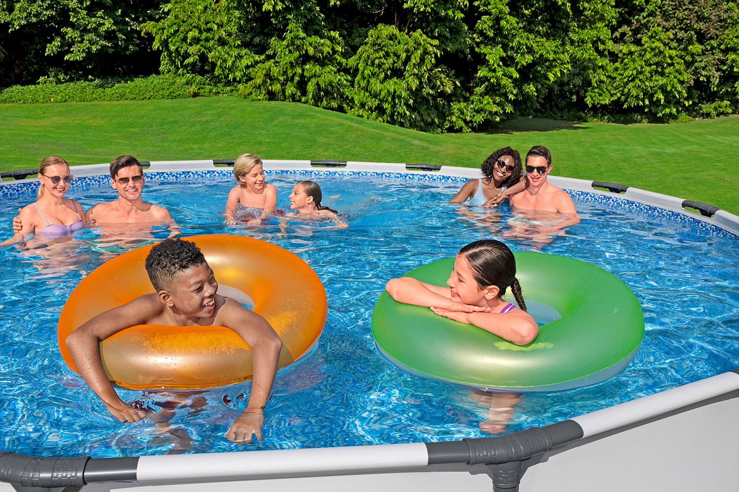 Steel Pro MAX™ Frame Pool Komplett Set mit Filterpumpe Ø 549 x 122 cm, lichtgrau, rund