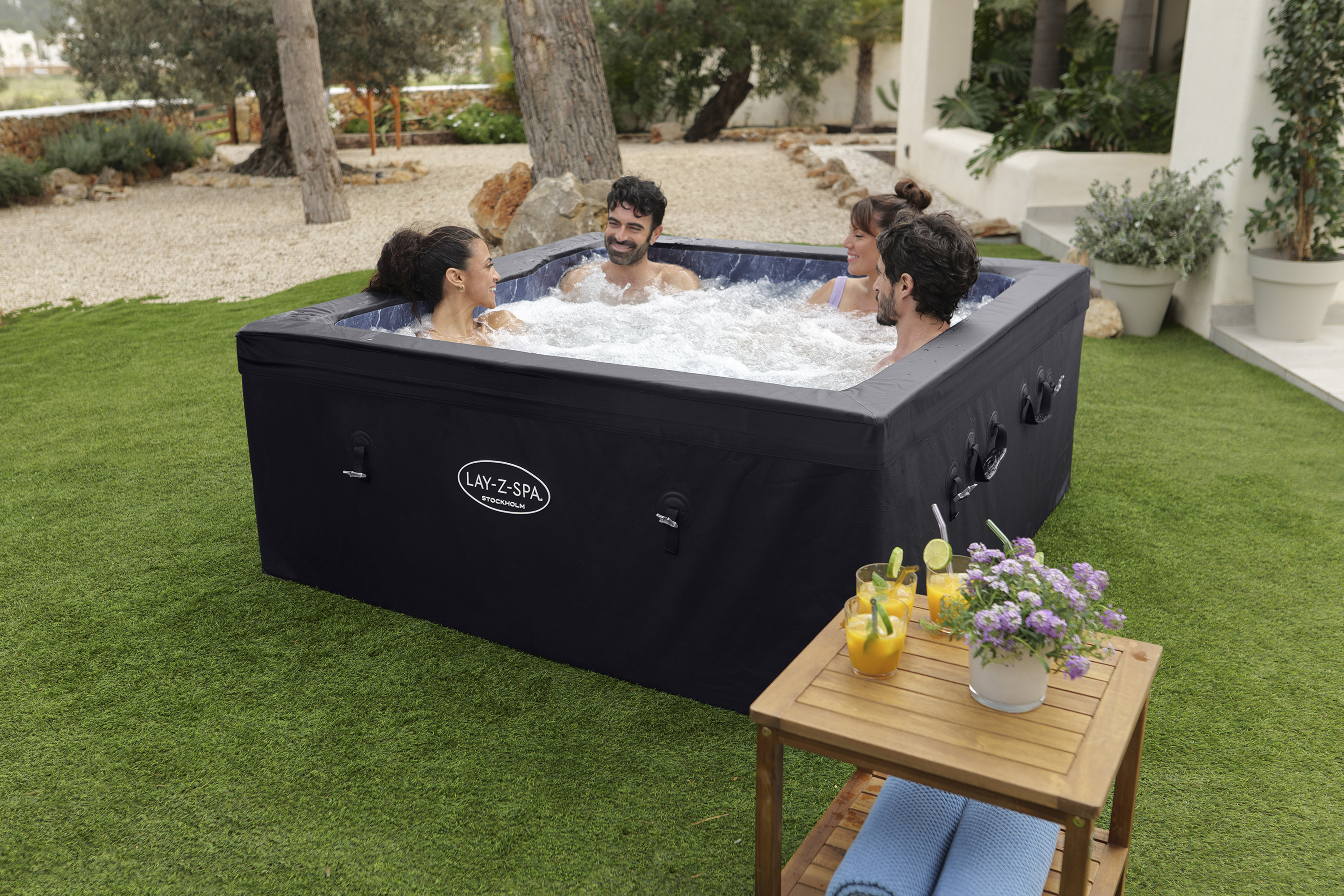 LAY-Z-SPA® ThermaCore™ Energiespar Whirlpool Stockholm AirJet™ mit App Steuerung, für 6 Personen, 164 x 164 x 65 cm, eckig